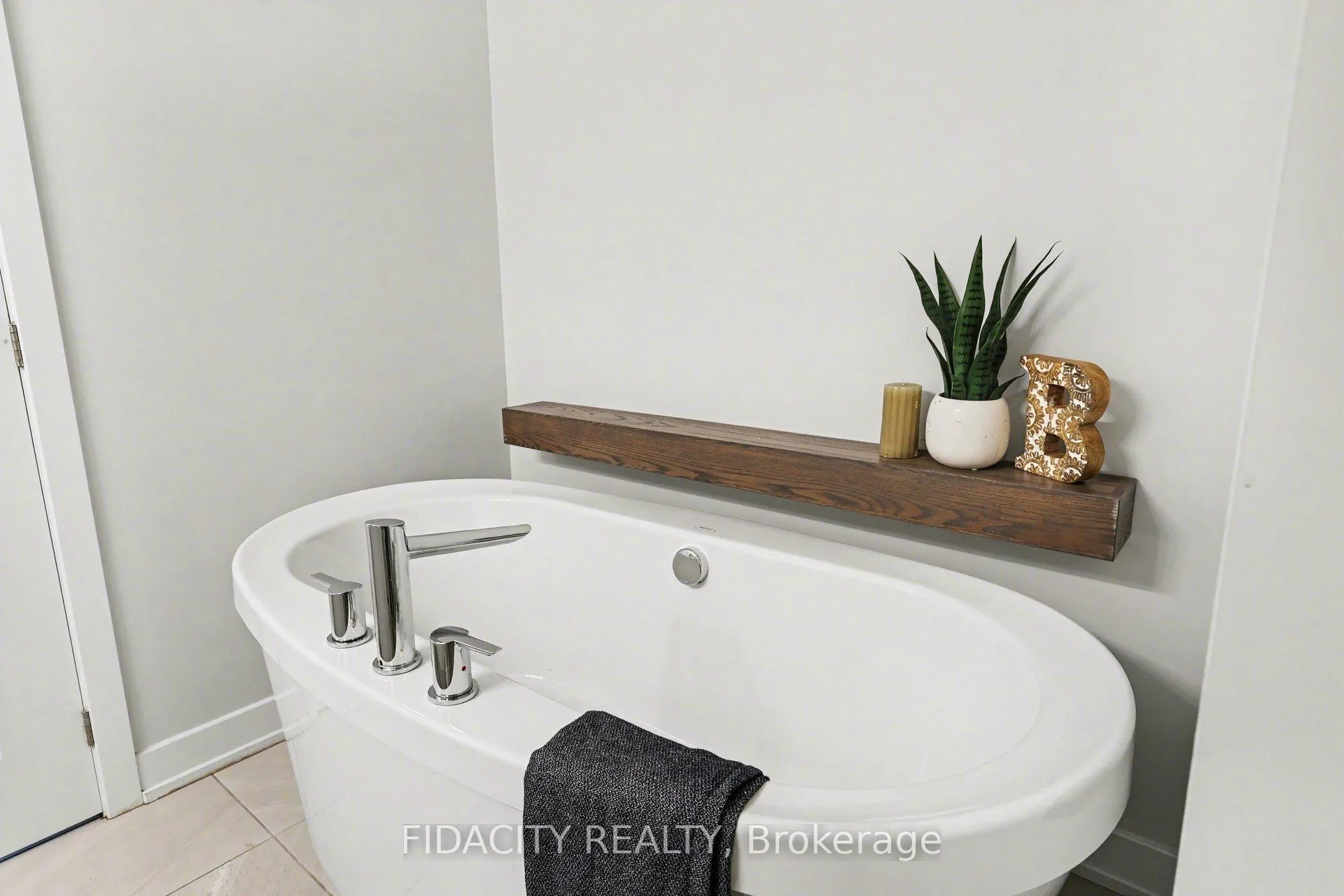 Photo 23 of 565 Bobolink Ridge, Ottawa, Stittsville (South) — HOMEH