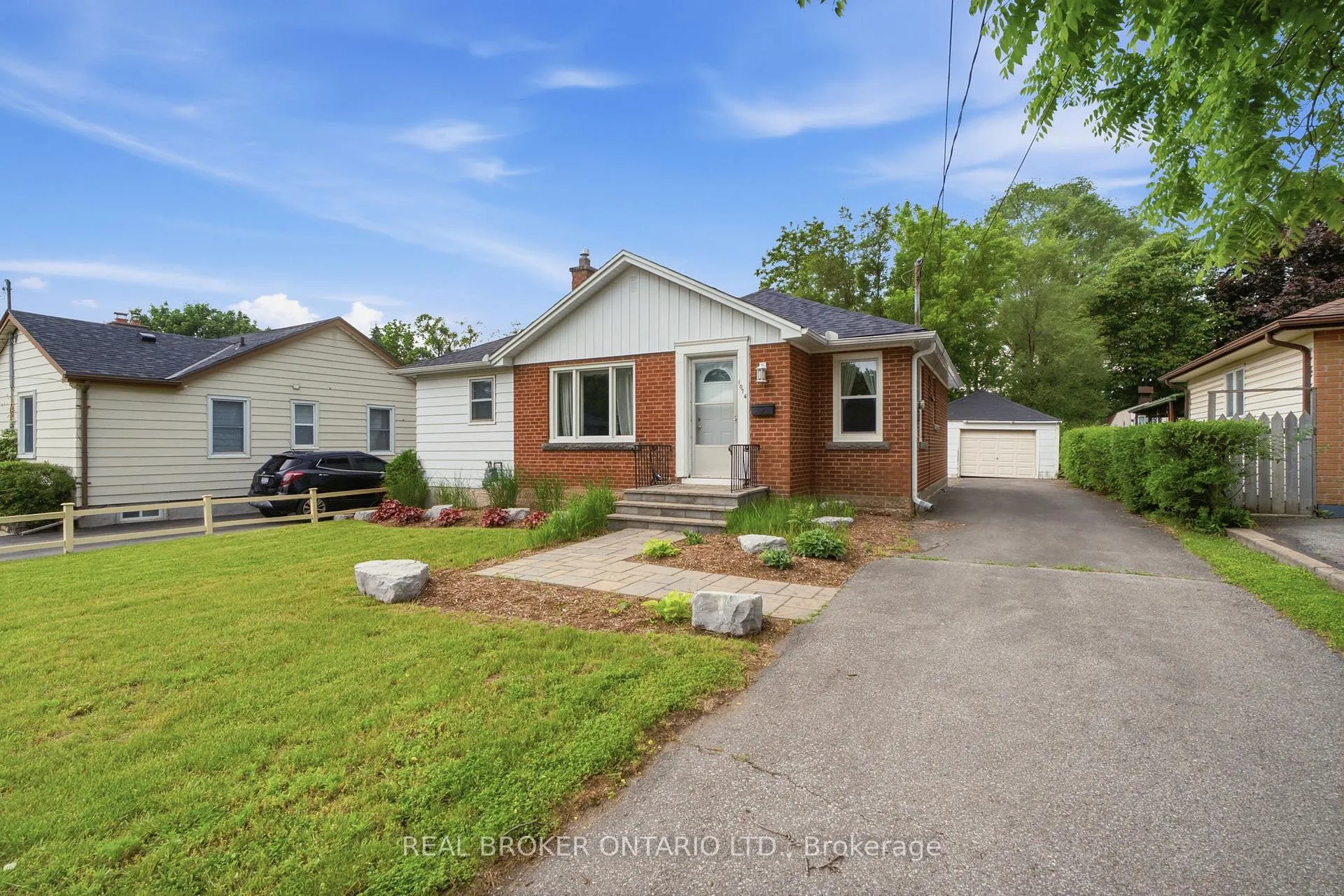 Front of 1076 Clearview Avenue