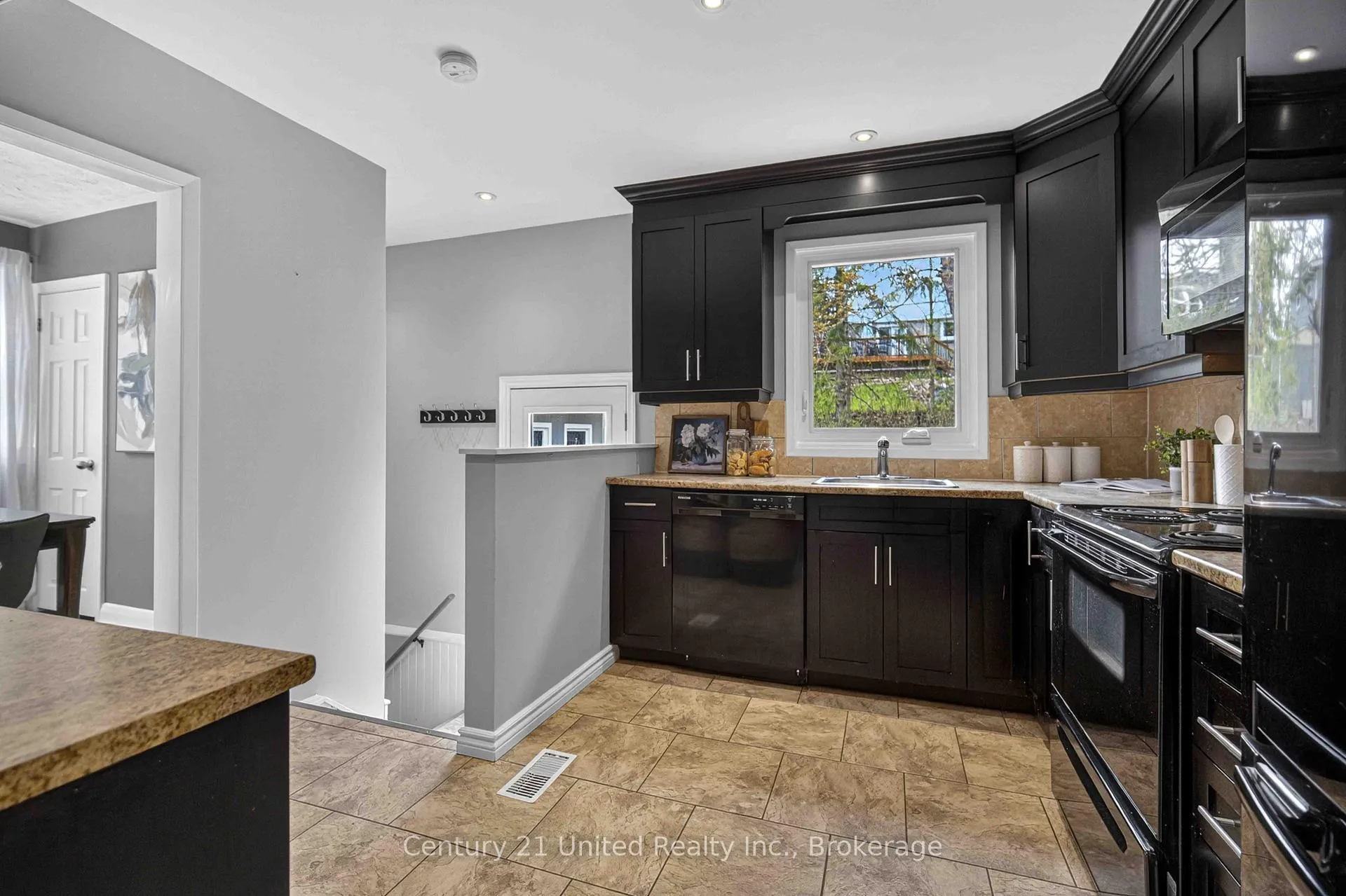Photo 10 of 1459 Westbrook Drive, Peterborough, Monaghan Ward 2 — HOMEH