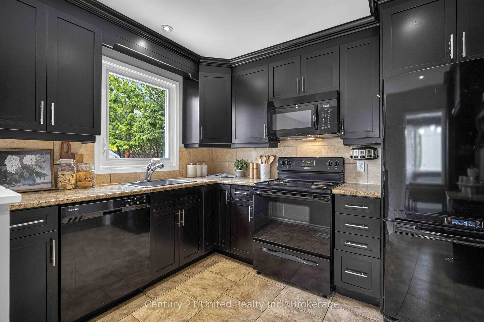 Photo 11 of 1459 Westbrook Drive, Peterborough, Monaghan Ward 2 — HOMEH