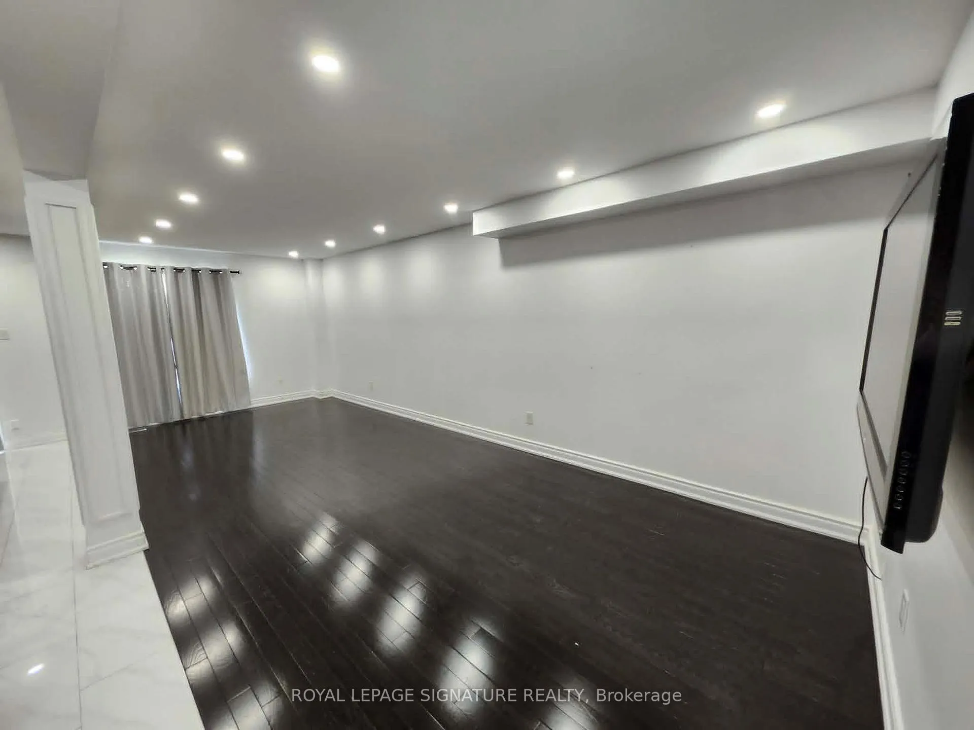 Photo 3 of 99 Corkwood Crescent, Vaughan, Maple — HOMEH