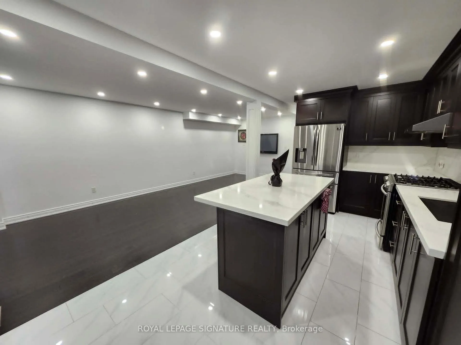 Photo 5 of 99 Corkwood Crescent, Vaughan, Maple — HOMEH
