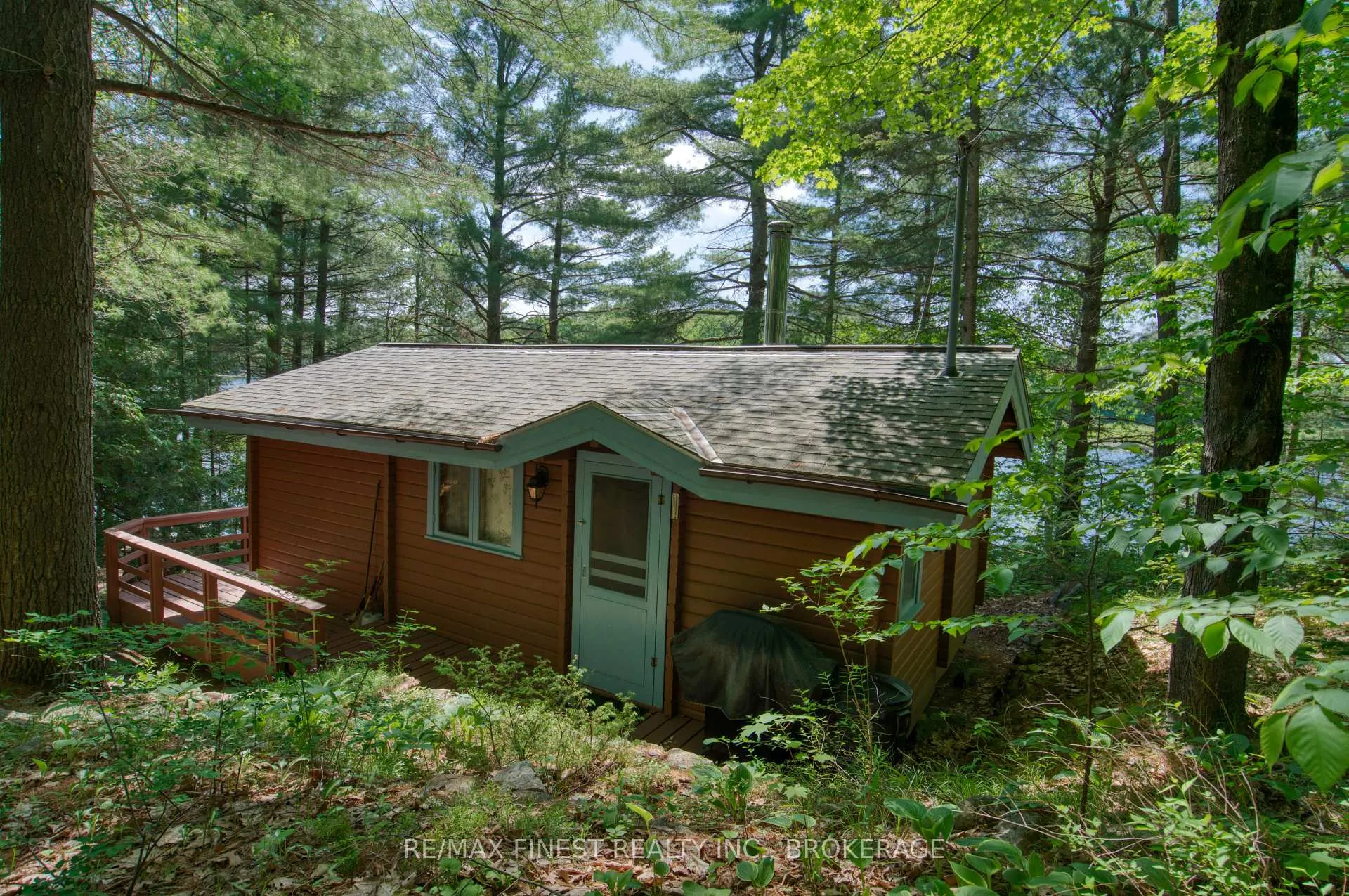 Photo 1 of 1029 Oak Lane North, Frontenac, Frontenac Centre — HOMEH