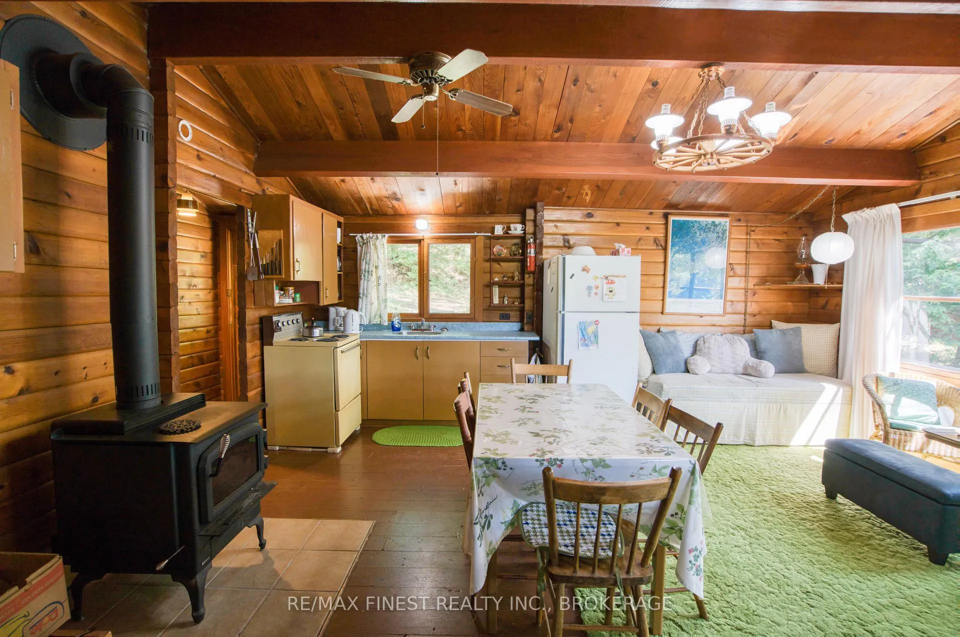 Photo 6 of 1029 Oak Lane North, Frontenac, Frontenac Centre — HOMEH