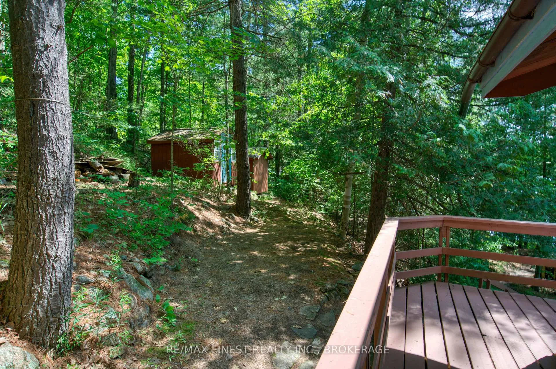 Photo 14 of 1029 Oak Lane North, Frontenac, Frontenac Centre — HOMEH