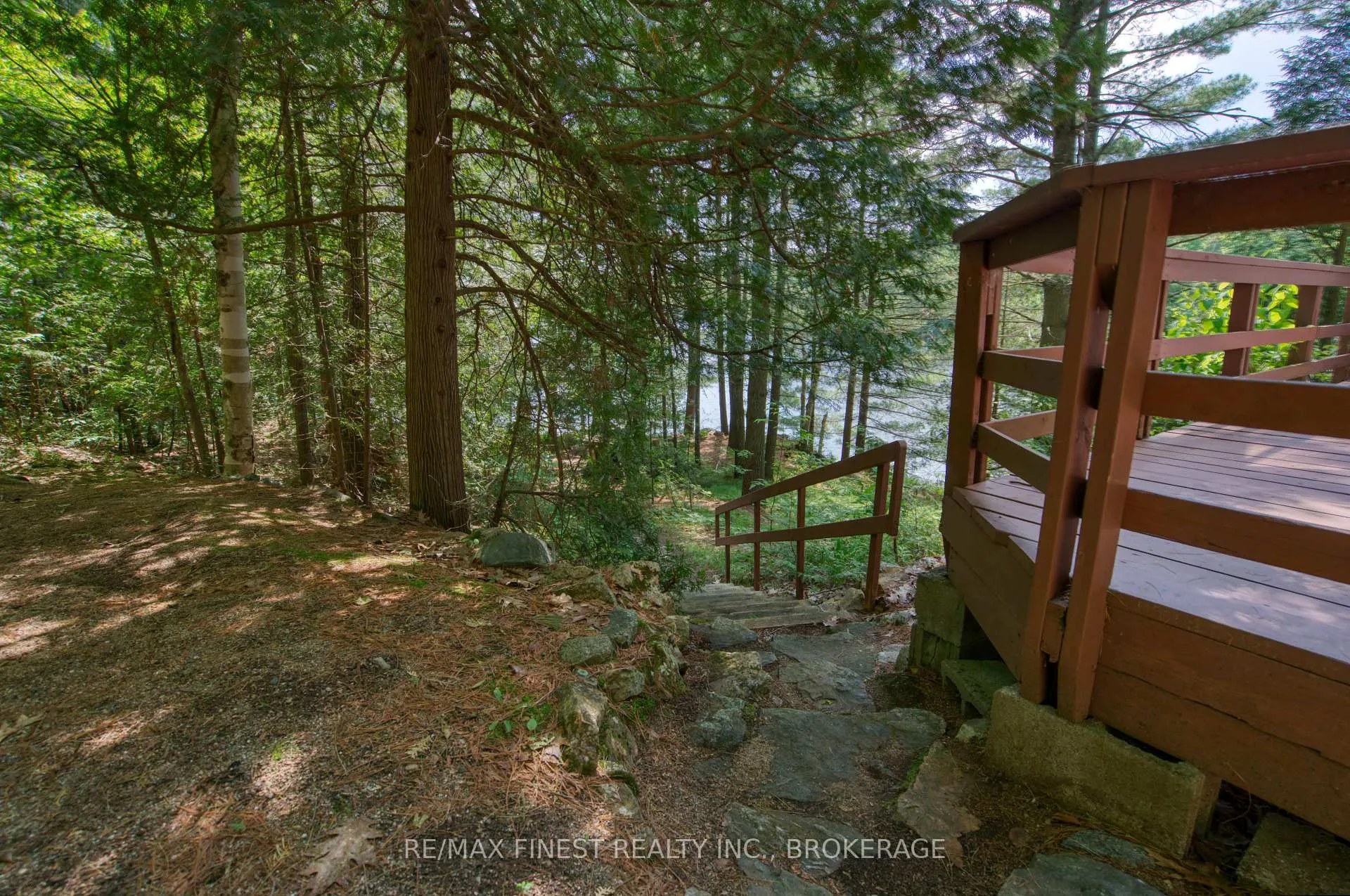 Photo 15 of 1029 Oak Lane North, Frontenac, Frontenac Centre — HOMEH