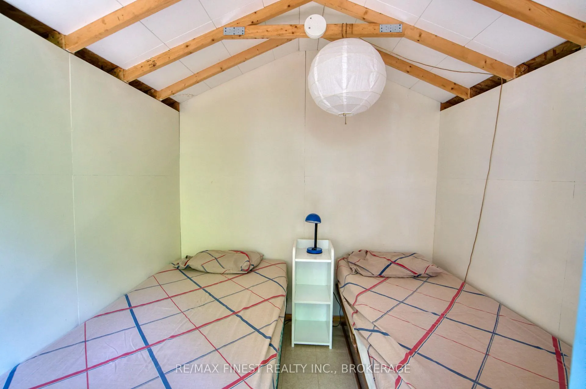 Photo 18 of 1029 Oak Lane North, Frontenac, Frontenac Centre — HOMEH