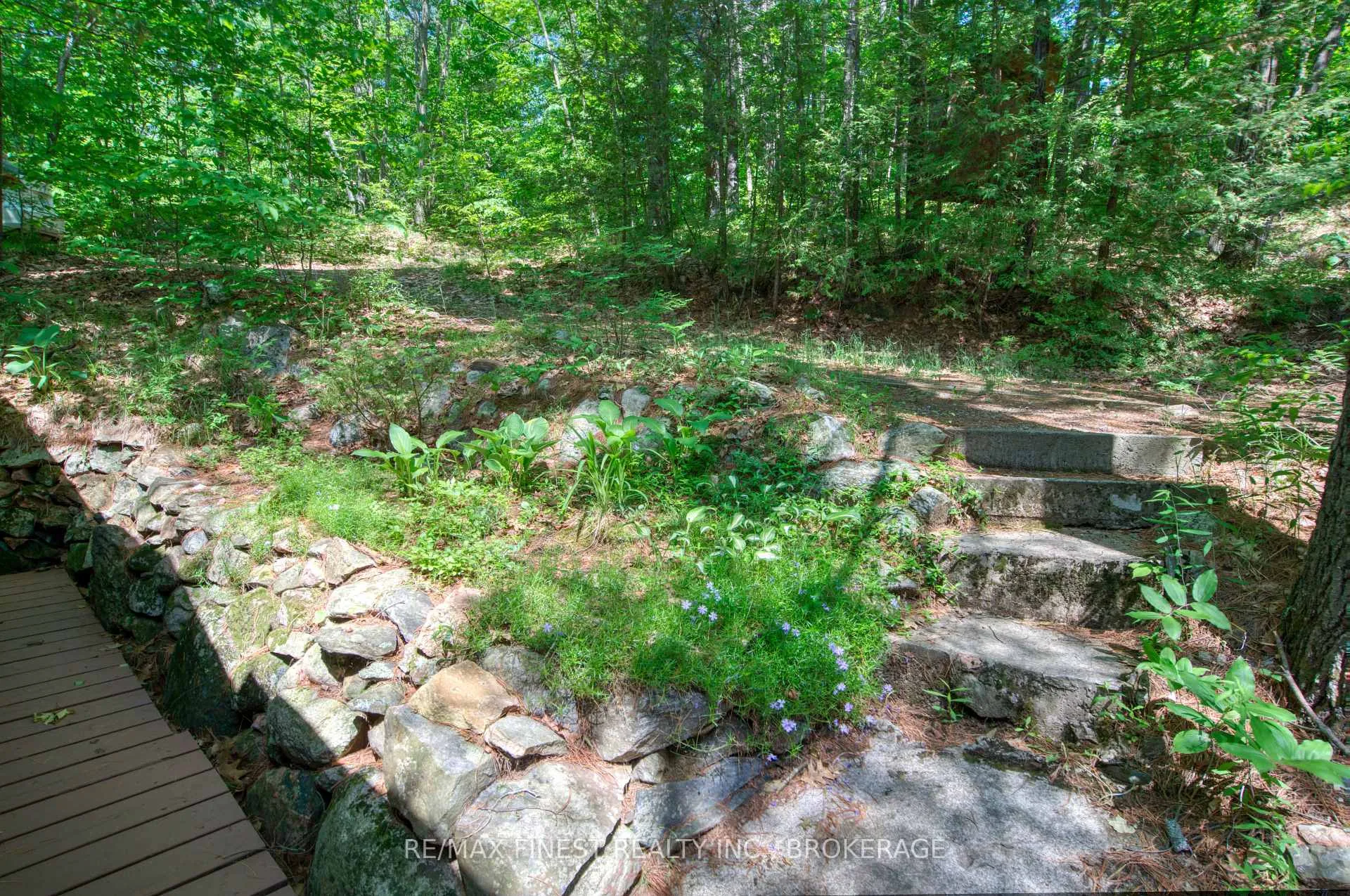 Photo 19 of 1029 Oak Lane North, Frontenac, Frontenac Centre — HOMEH