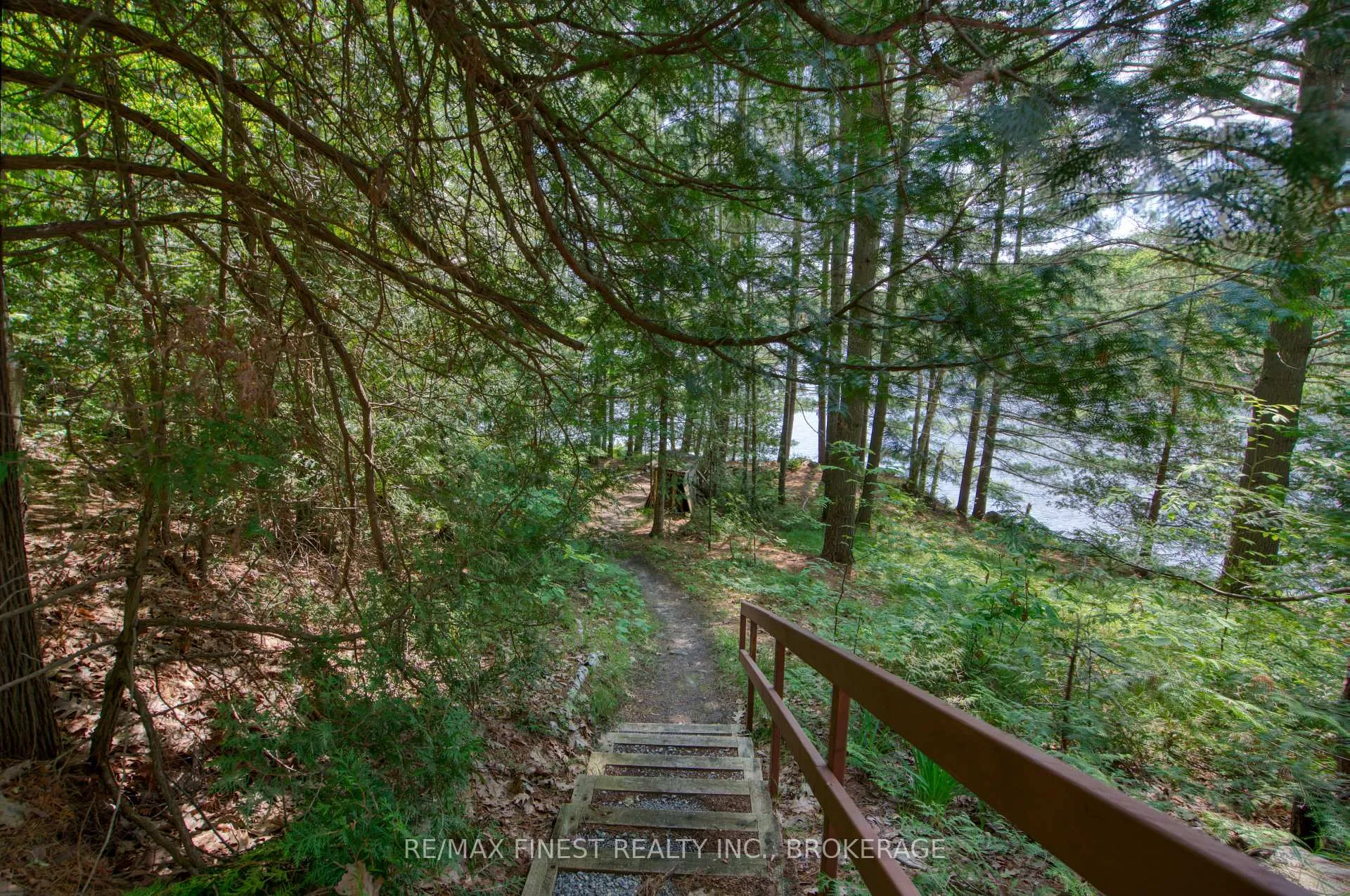 Photo 21 of 1029 Oak Lane North, Frontenac, Frontenac Centre — HOMEH
