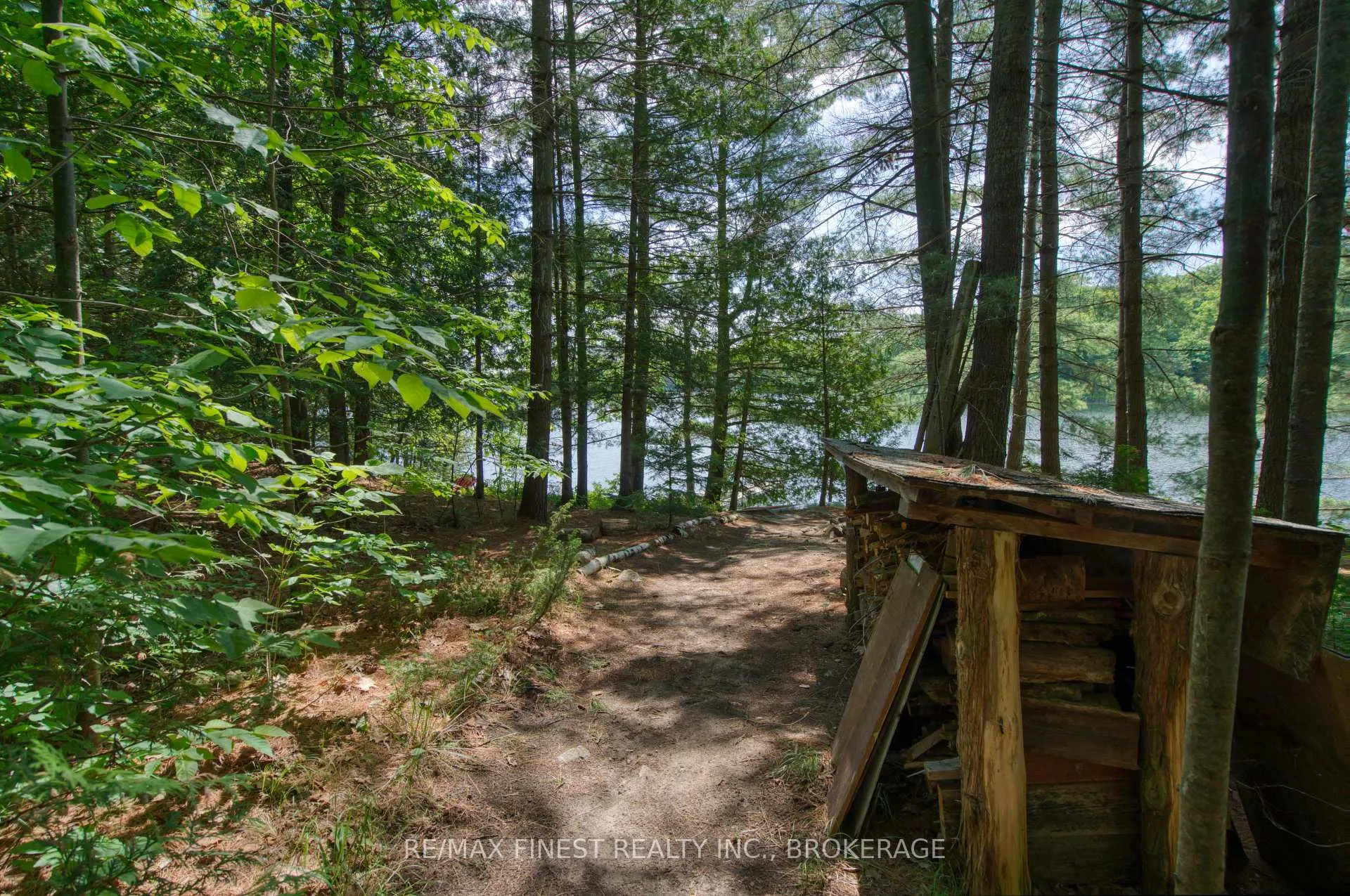 Photo 23 of 1029 Oak Lane North, Frontenac, Frontenac Centre — HOMEH
