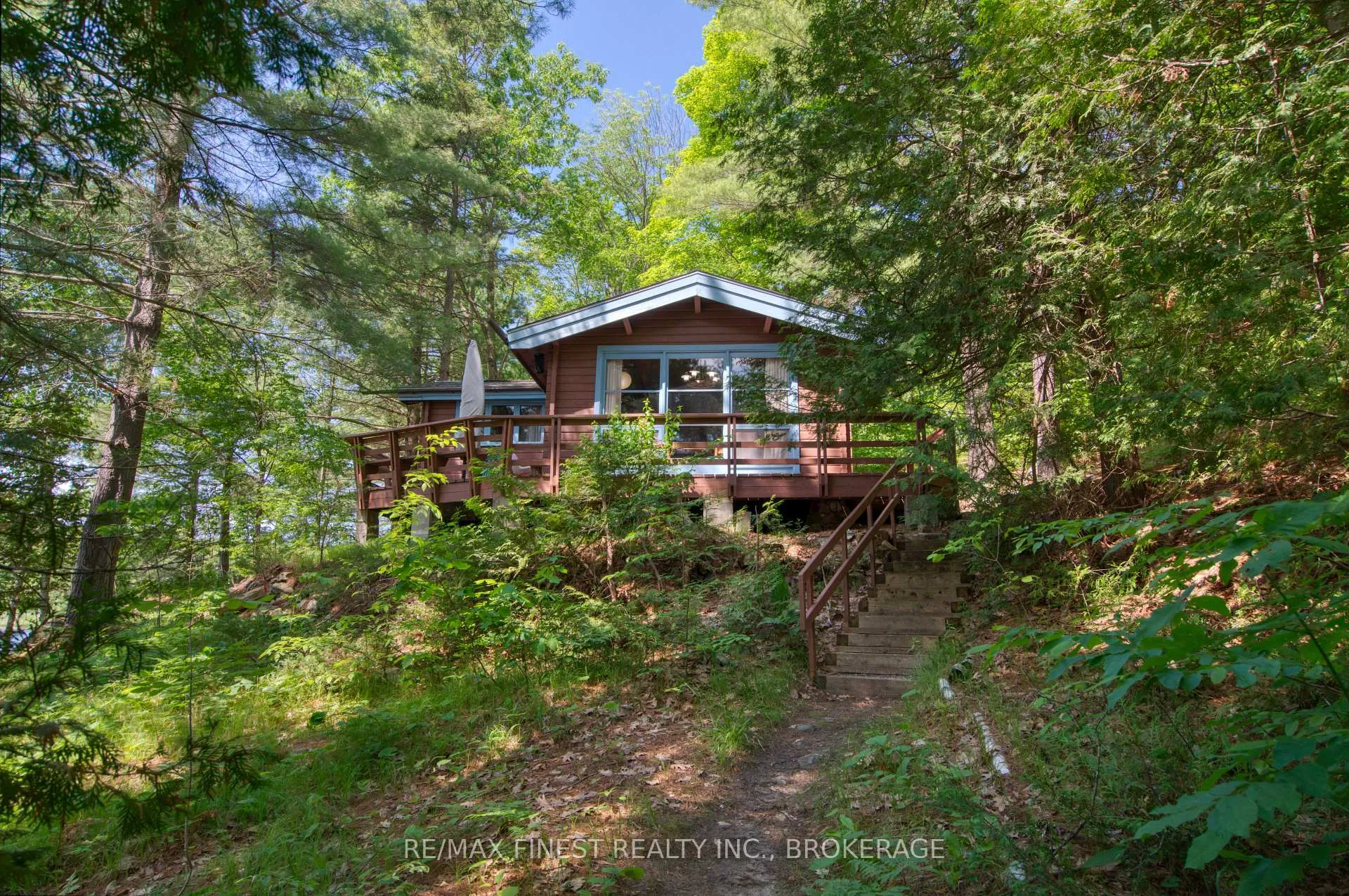 Photo 24 of 1029 Oak Lane North, Frontenac, Frontenac Centre — HOMEH