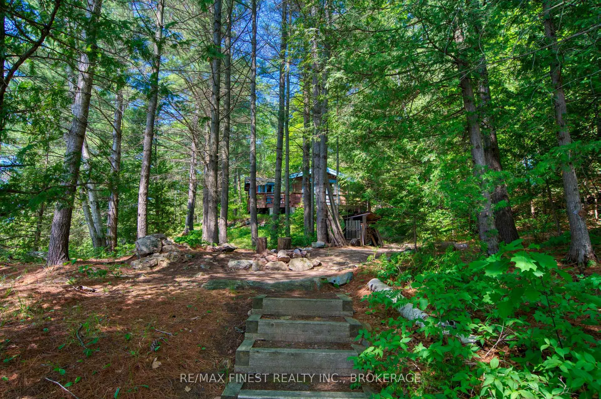 Photo 28 of 1029 Oak Lane North, Frontenac, Frontenac Centre — HOMEH