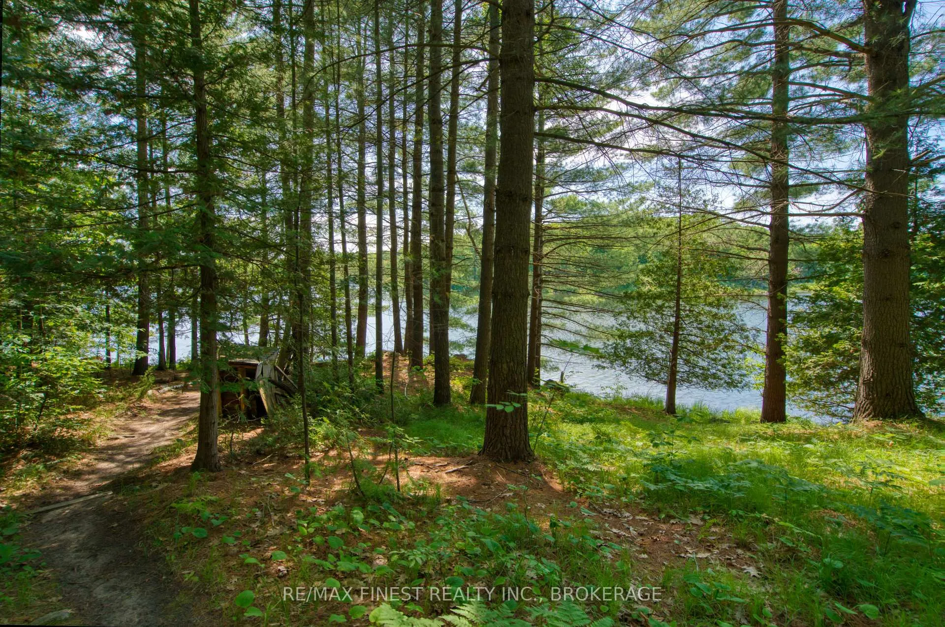 Photo 29 of 1029 Oak Lane North, Frontenac, Frontenac Centre — HOMEH