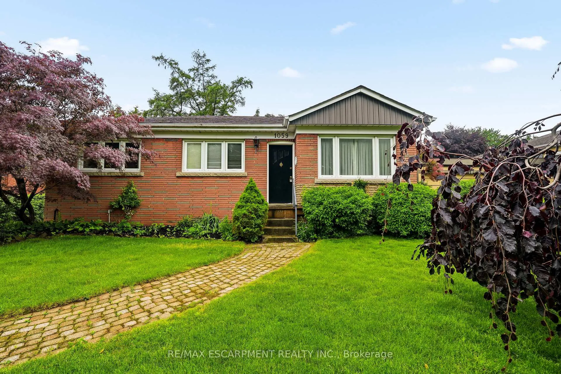 Photo 1 of 1059 Shepherds Drive, Burlington, LaSalle — HOMEH