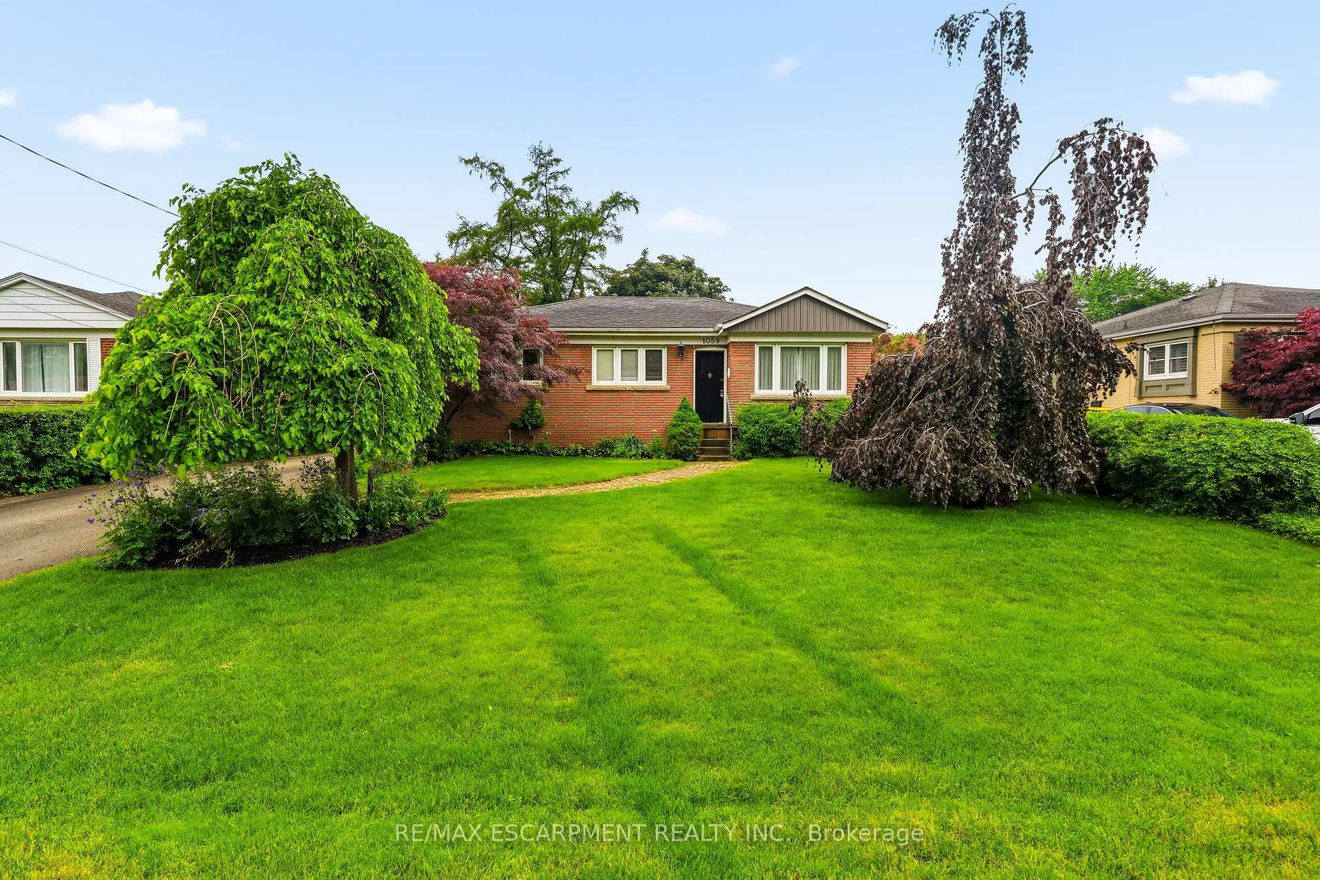 Photo 2 of 1059 Shepherds Drive, Burlington, LaSalle — HOMEH