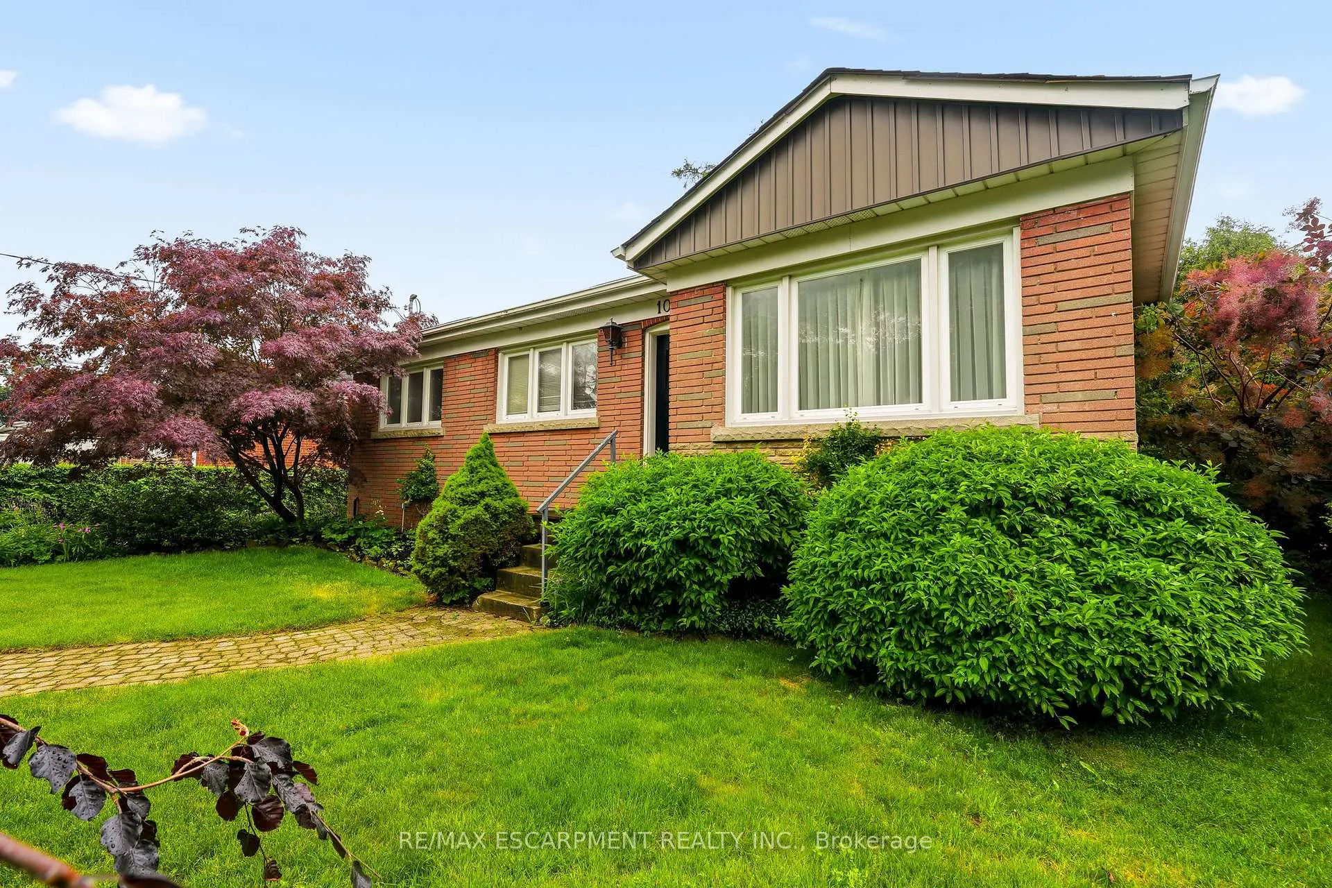 Photo 3 of 1059 Shepherds Drive, Burlington, LaSalle — HOMEH