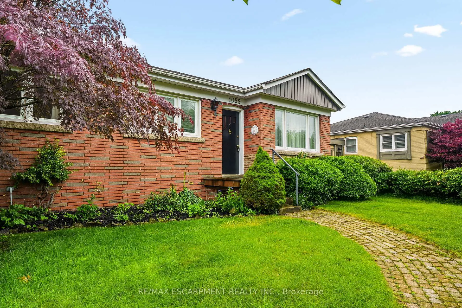 Photo 4 of 1059 Shepherds Drive, Burlington, LaSalle — HOMEH
