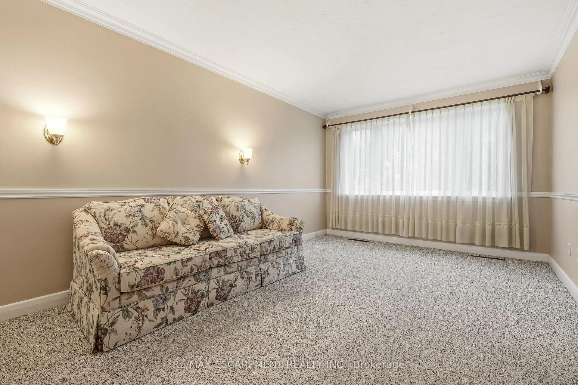 Photo 9 of 1059 Shepherds Drive, Burlington, LaSalle — HOMEH