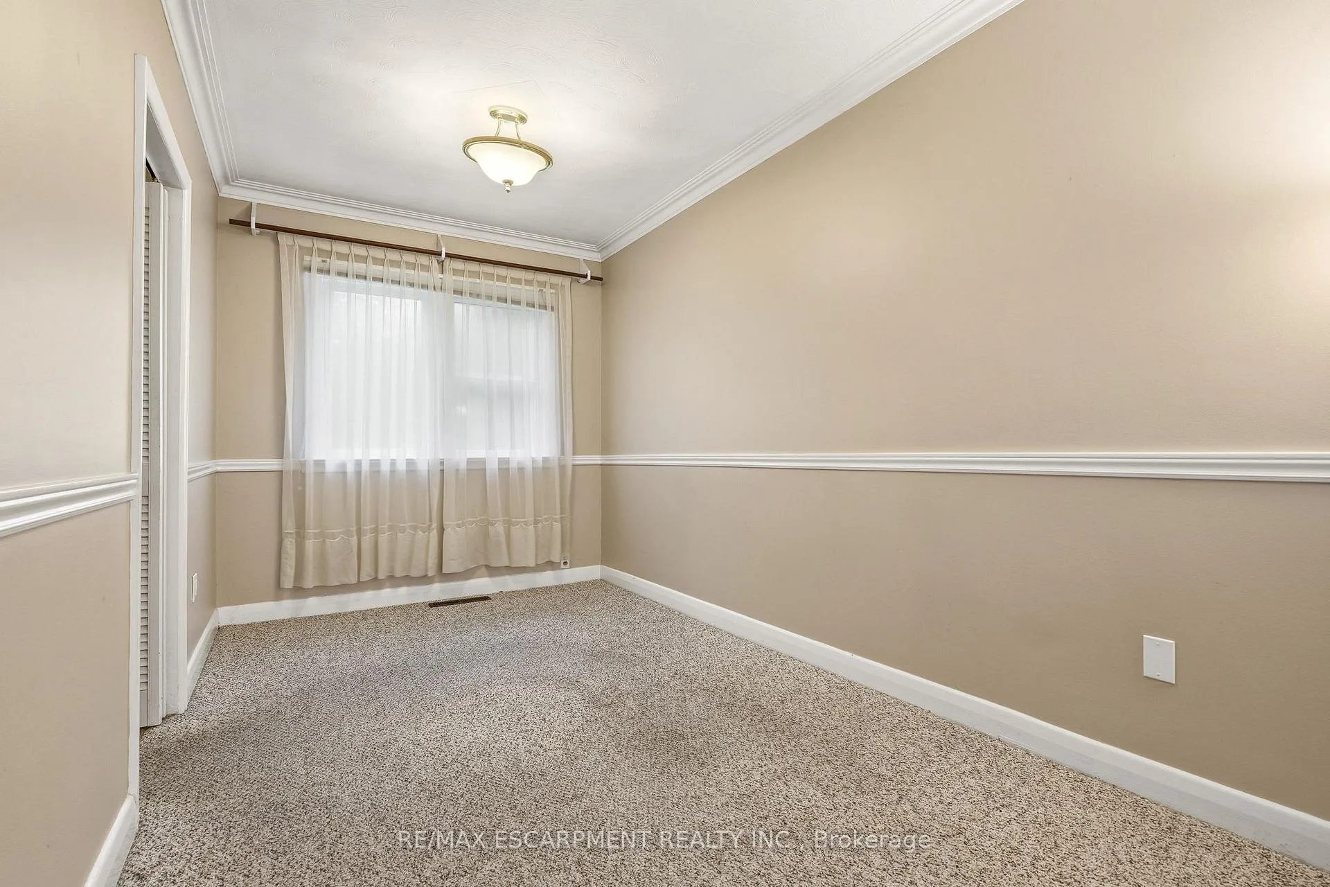 Photo 13 of 1059 Shepherds Drive, Burlington, LaSalle — HOMEH