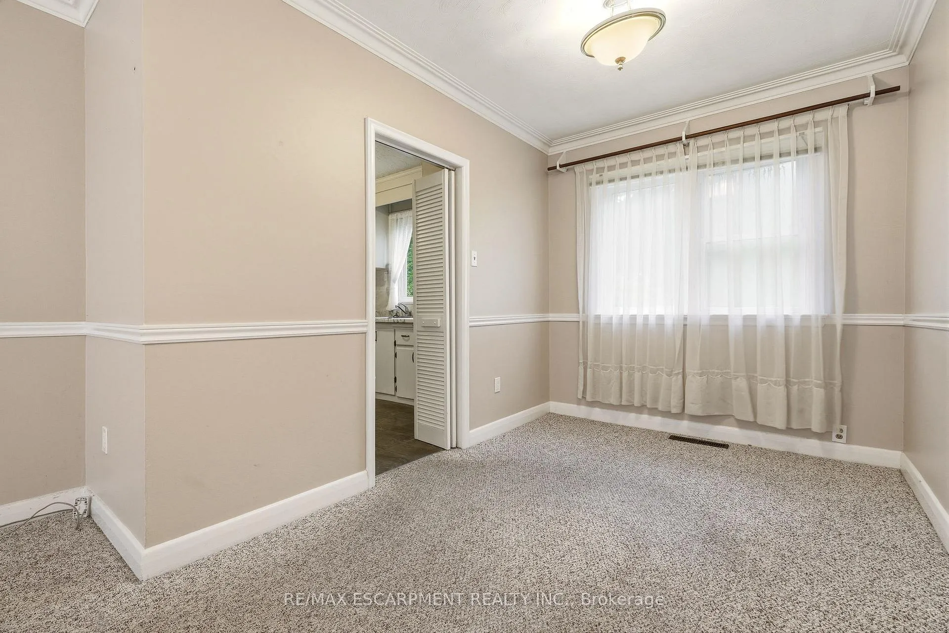 Photo 14 of 1059 Shepherds Drive, Burlington, LaSalle — HOMEH
