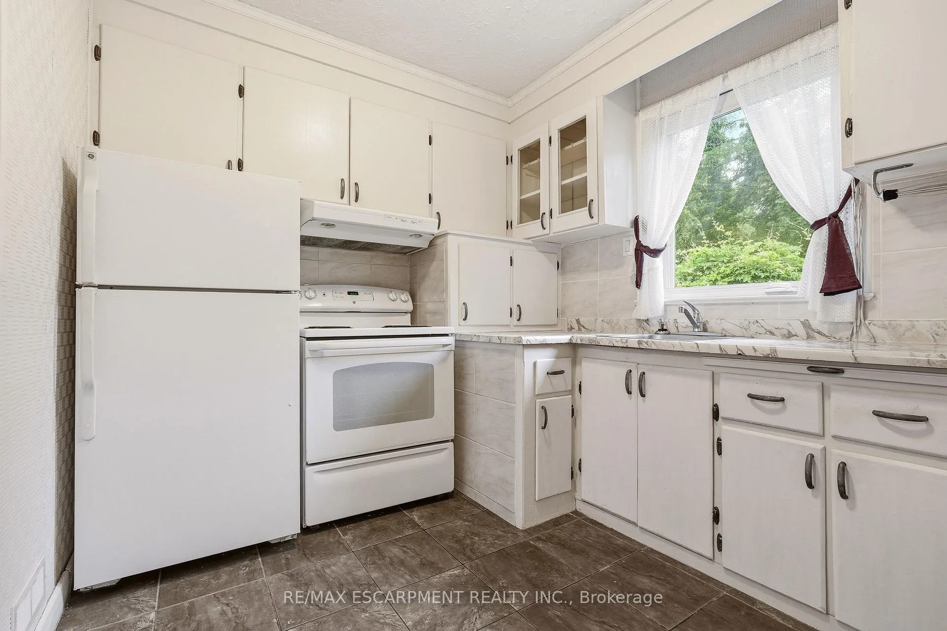 Photo 16 of 1059 Shepherds Drive, Burlington, LaSalle — HOMEH