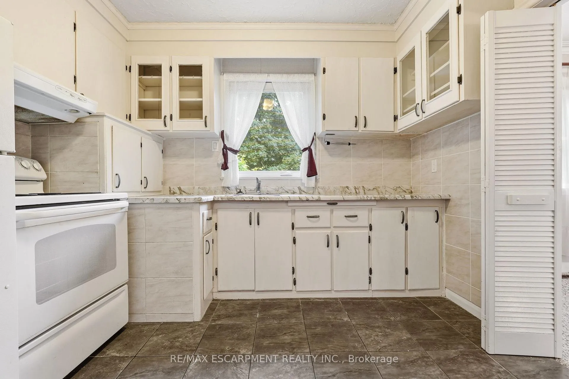 Photo 17 of 1059 Shepherds Drive, Burlington, LaSalle — HOMEH