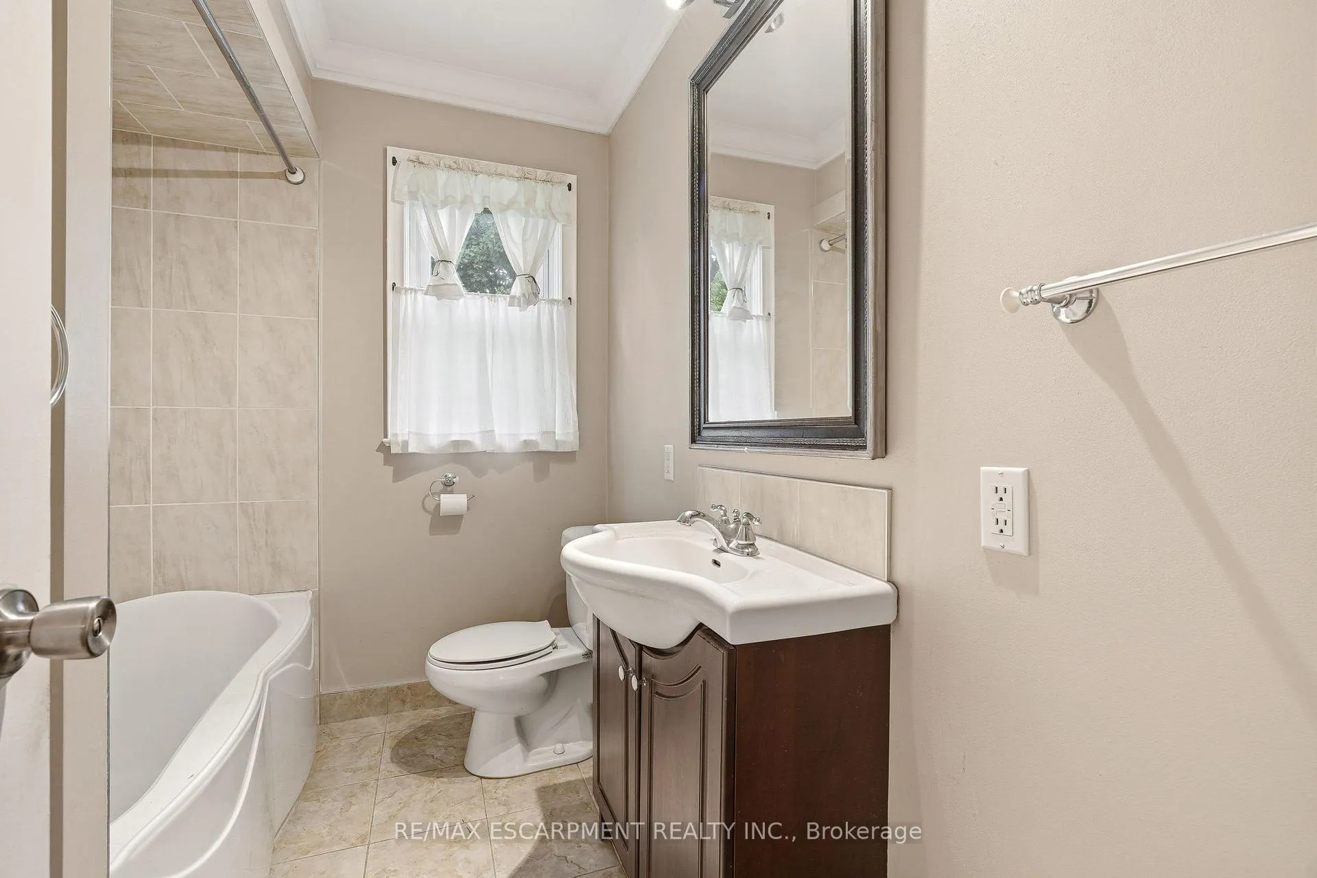 Photo 22 of 1059 Shepherds Drive, Burlington, LaSalle — HOMEH