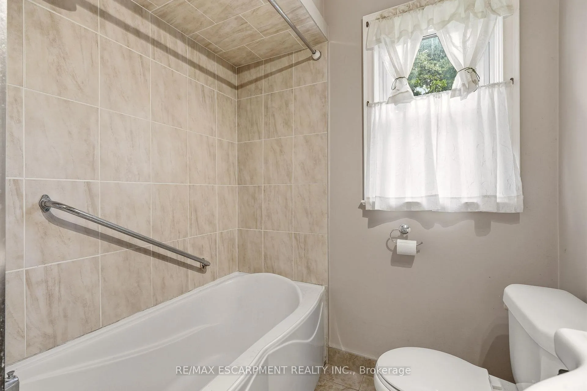 Photo 23 of 1059 Shepherds Drive, Burlington, LaSalle — HOMEH