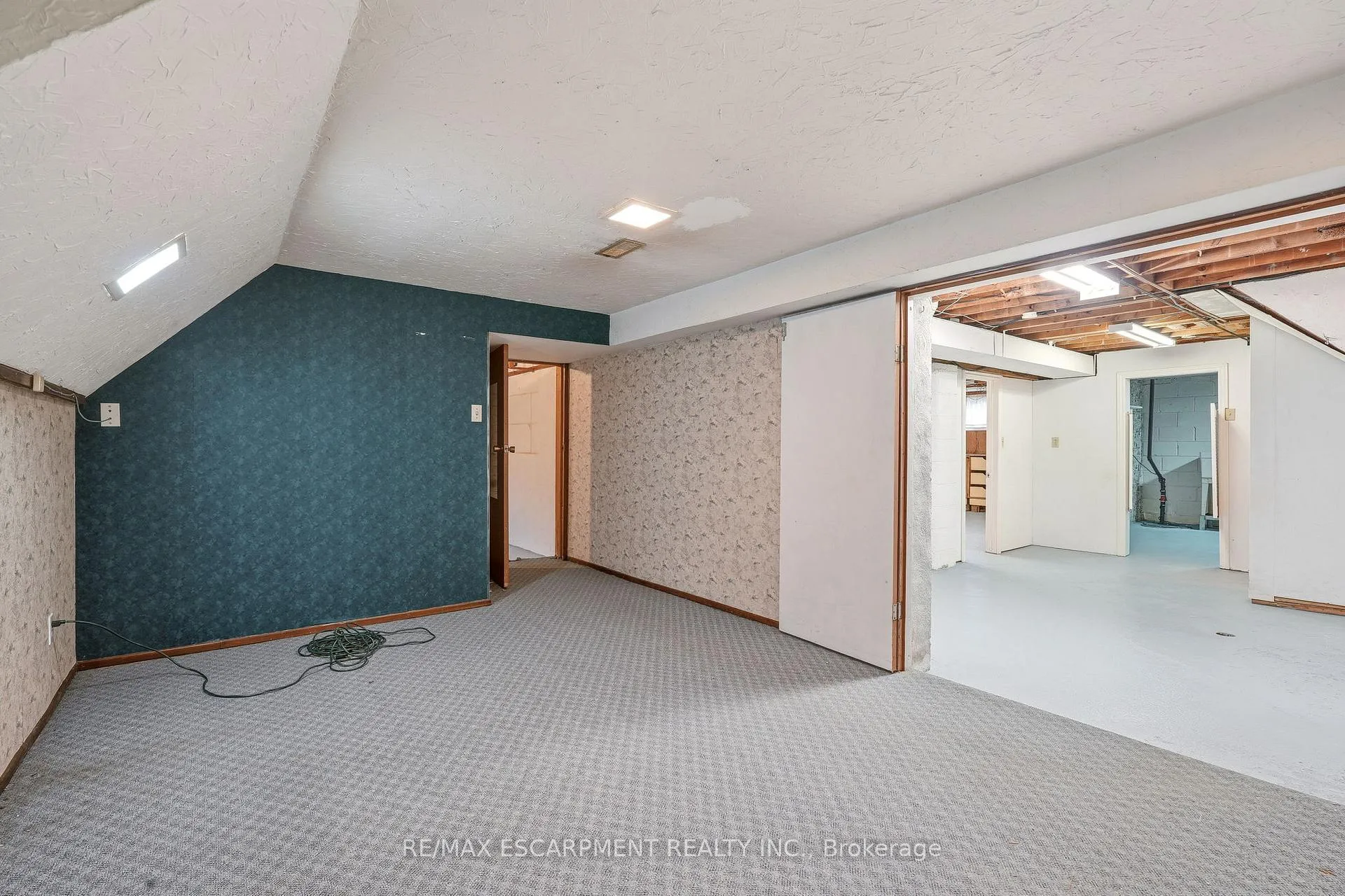 Photo 27 of 1059 Shepherds Drive, Burlington, LaSalle — HOMEH