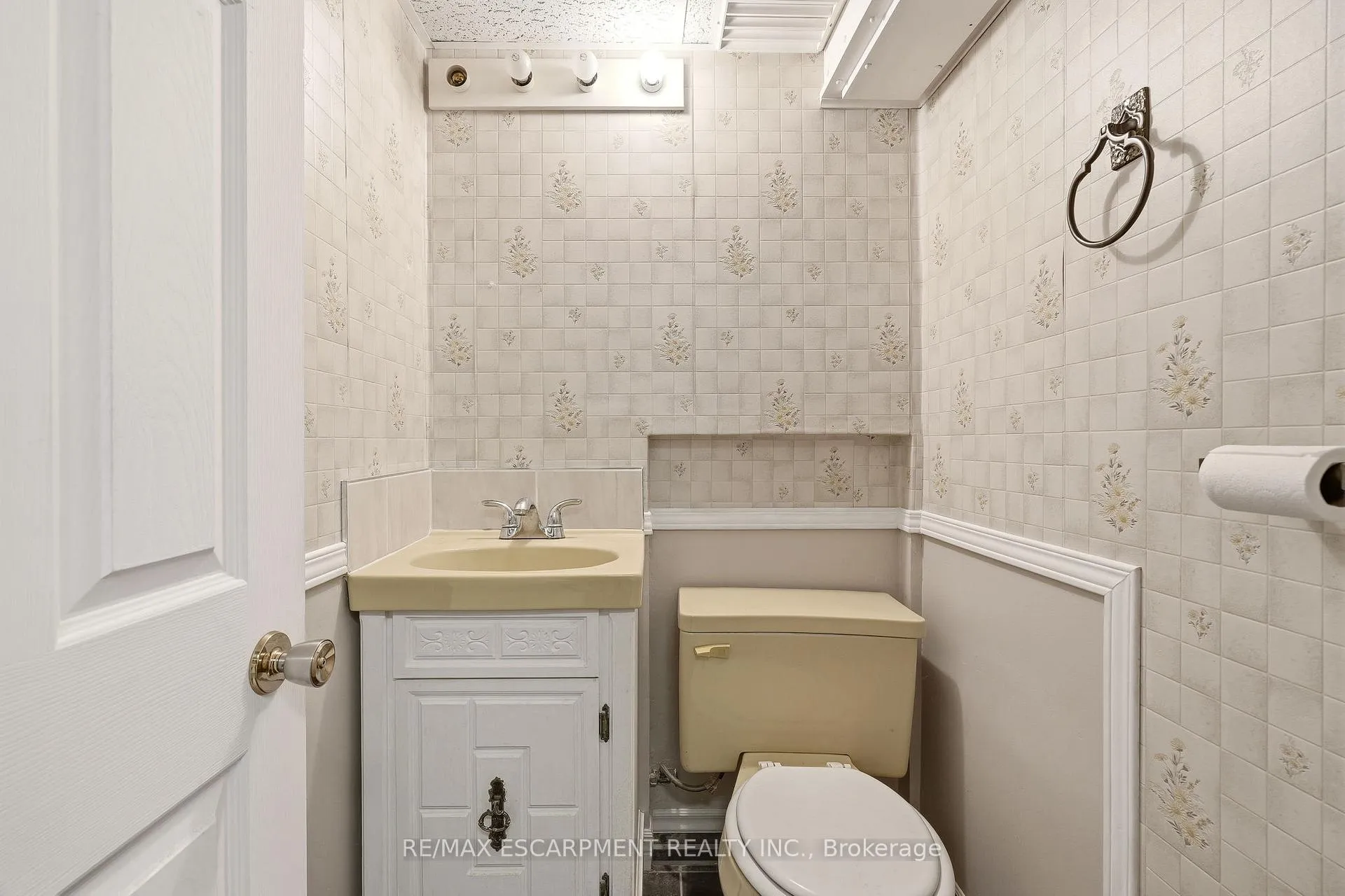 Photo 29 of 1059 Shepherds Drive, Burlington, LaSalle — HOMEH