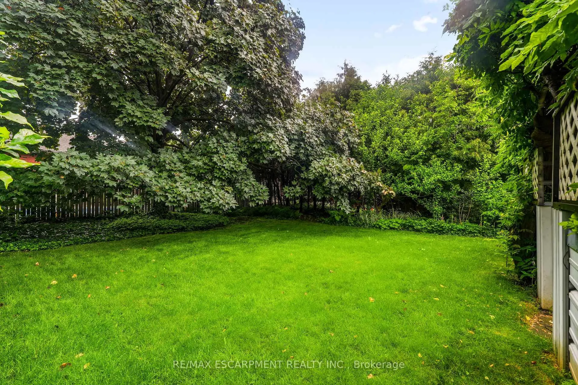Photo 35 of 1059 Shepherds Drive, Burlington, LaSalle — HOMEH