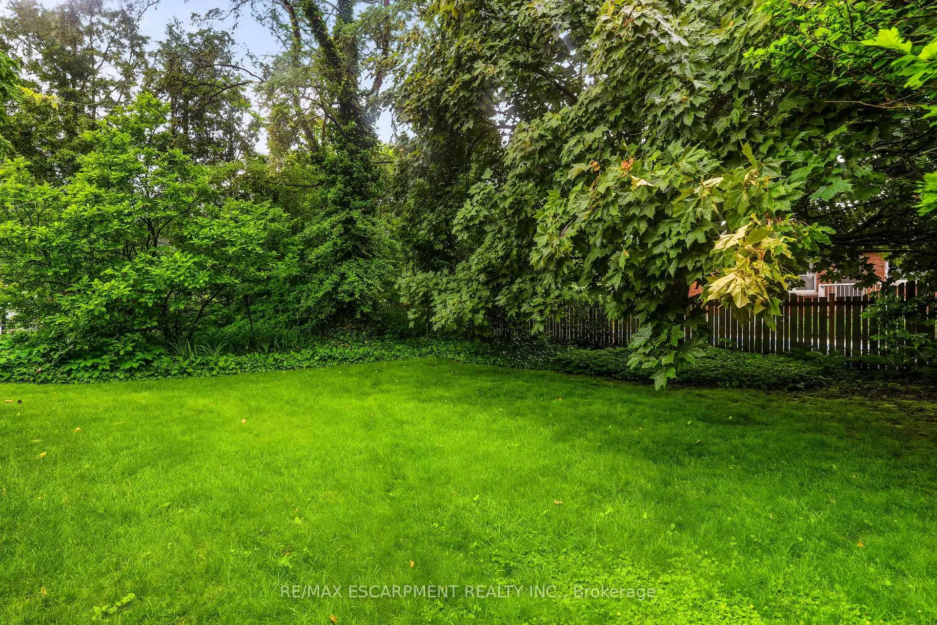 Photo 37 of 1059 Shepherds Drive, Burlington, LaSalle — HOMEH