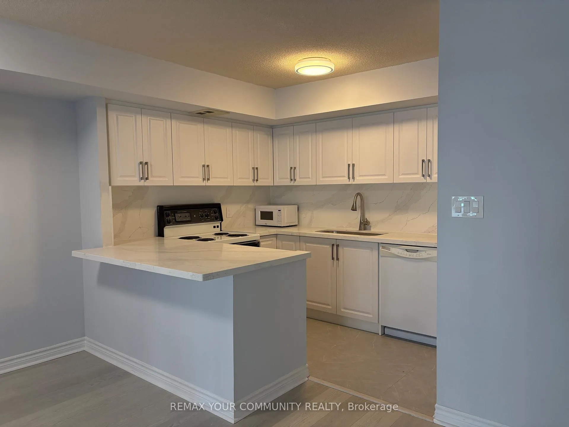 Photo 2 of Unit 2012, 25 The Esplanade, Toronto, Waterfront Communities — HOMEH