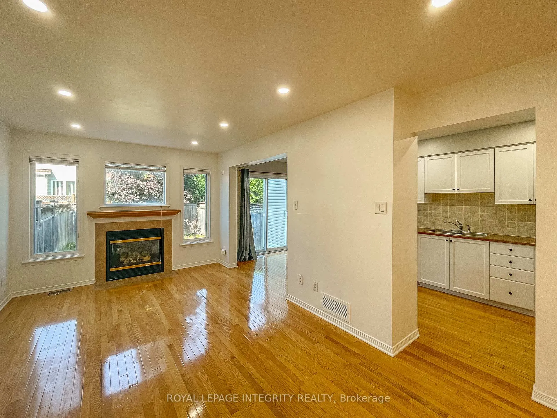 Photo 10 of 172 Gray Crescent, Ottawa, Kanata - Beaverbrook — HOMEH