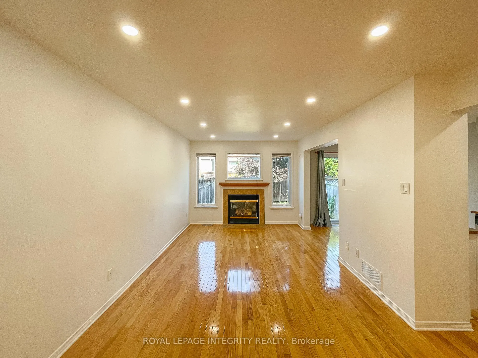 Photo 11 of 172 Gray Crescent, Ottawa, Kanata - Beaverbrook — HOMEH
