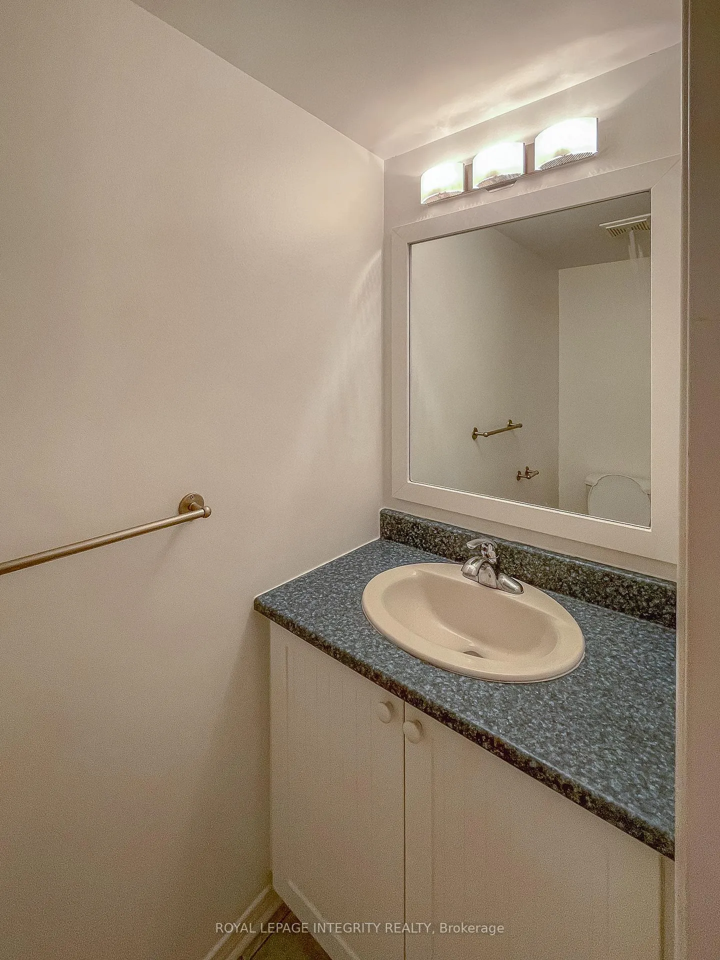 Photo 15 of 172 Gray Crescent, Ottawa, Kanata - Beaverbrook — HOMEH