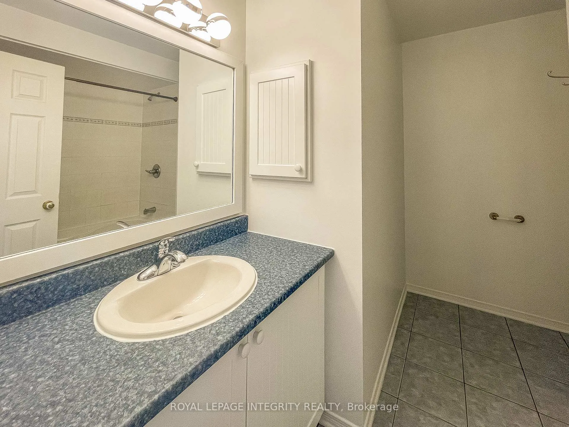 Photo 16 of 172 Gray Crescent, Ottawa, Kanata - Beaverbrook — HOMEH