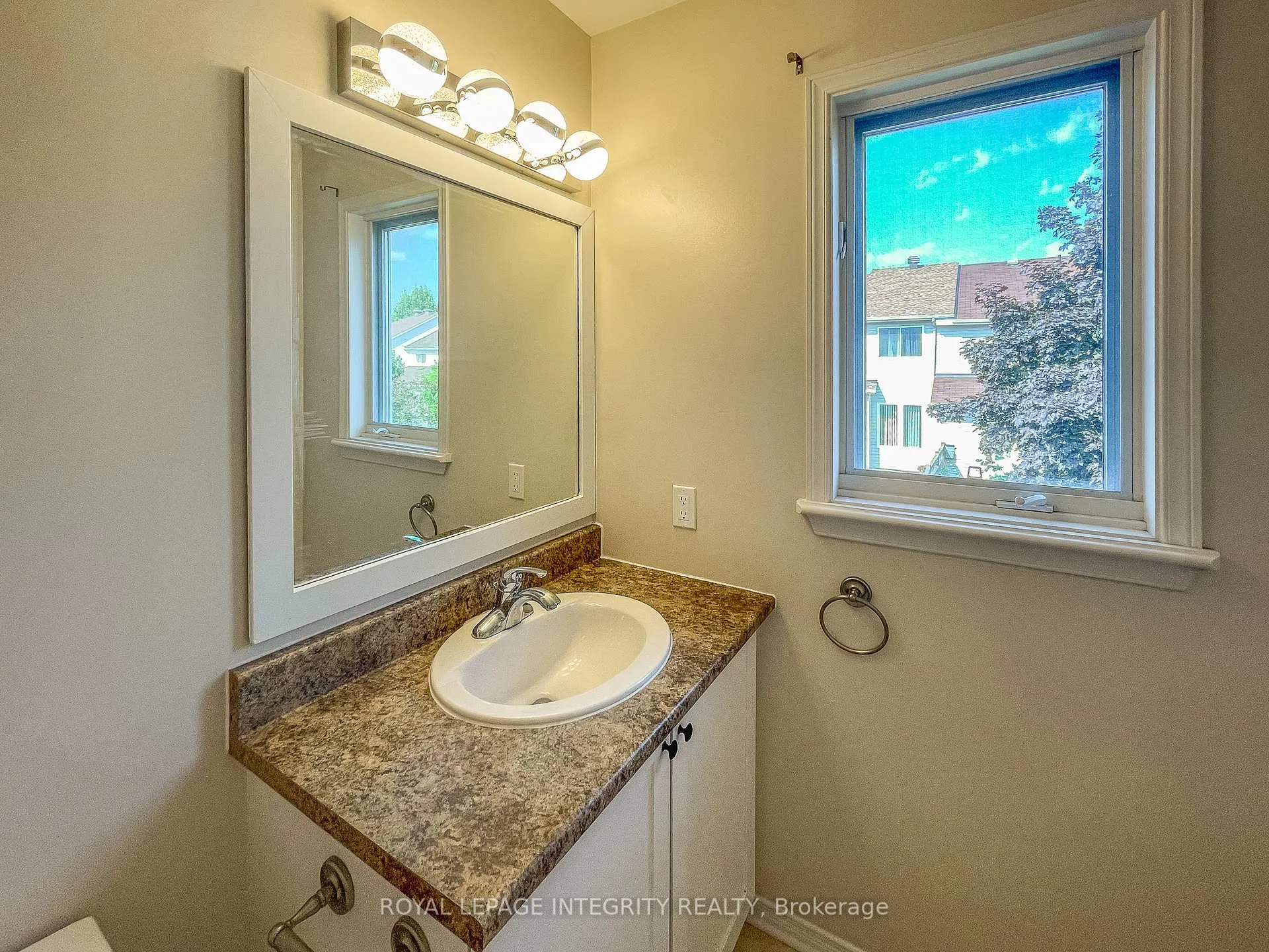 Photo 18 of 172 Gray Crescent, Ottawa, Kanata - Beaverbrook — HOMEH