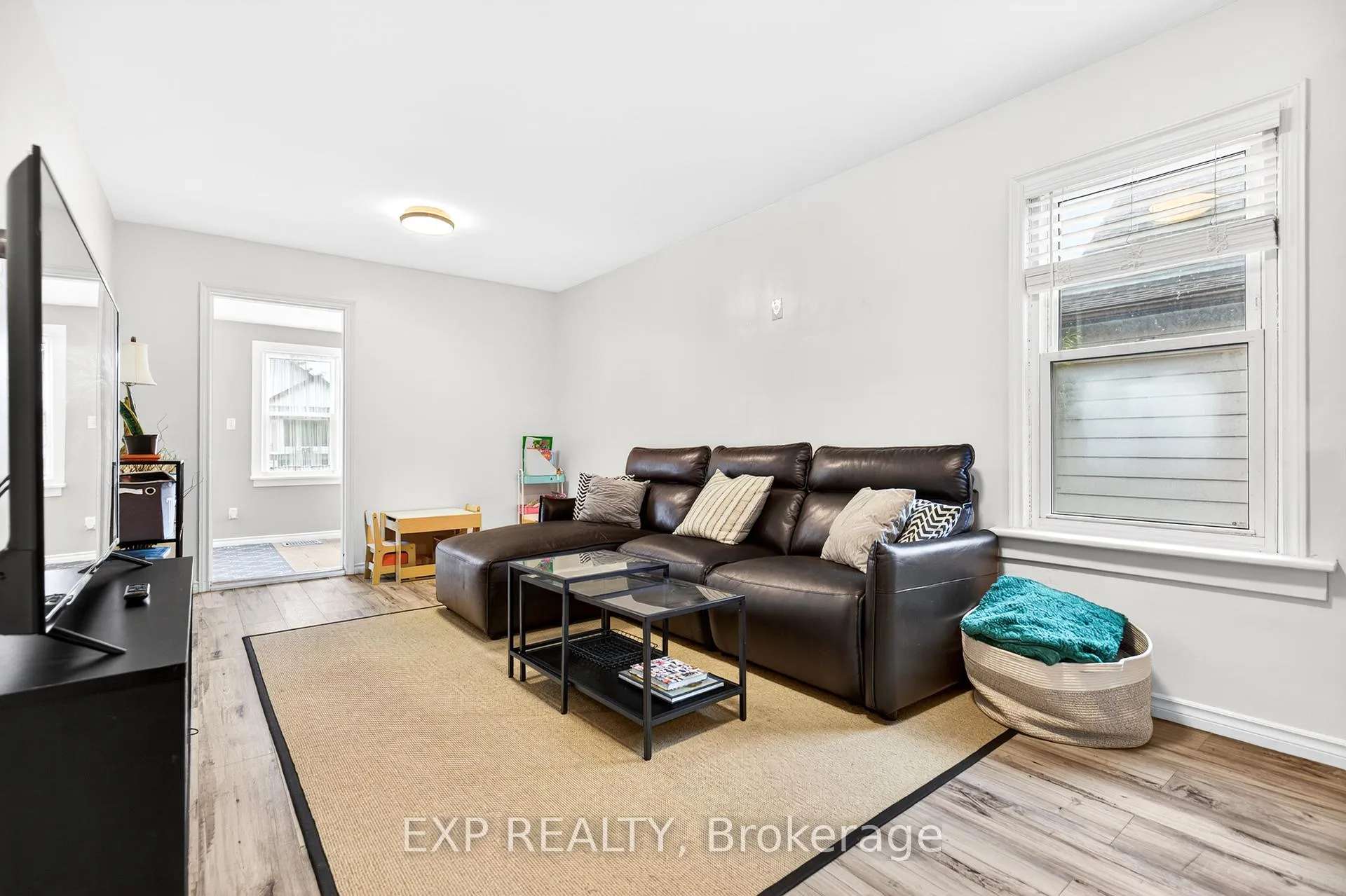 Photo 7 of 5 Elberta Street, St. Catharines, Facer — HOMEH
