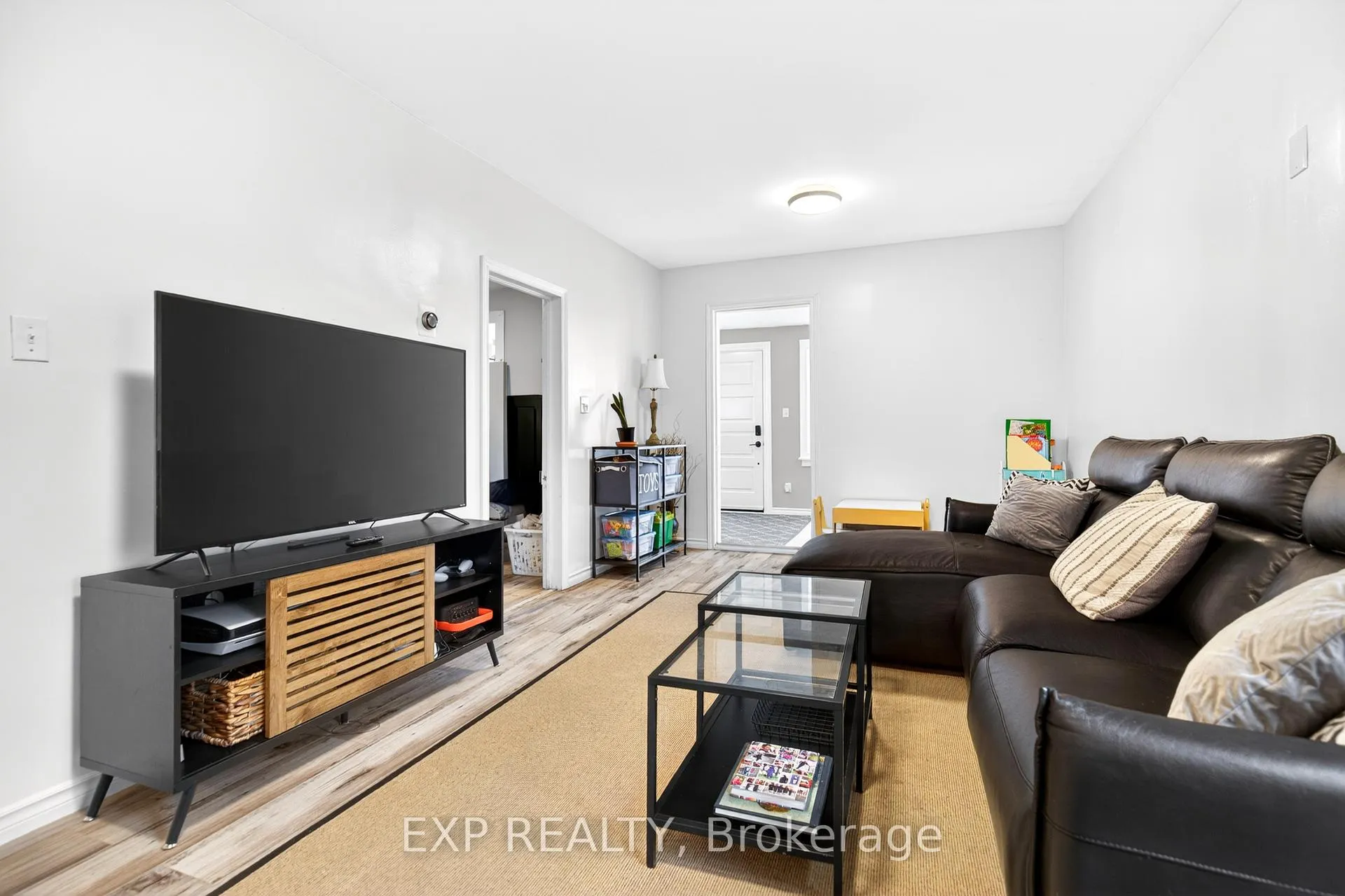 Photo 8 of 5 Elberta Street, St. Catharines, Facer — HOMEH
