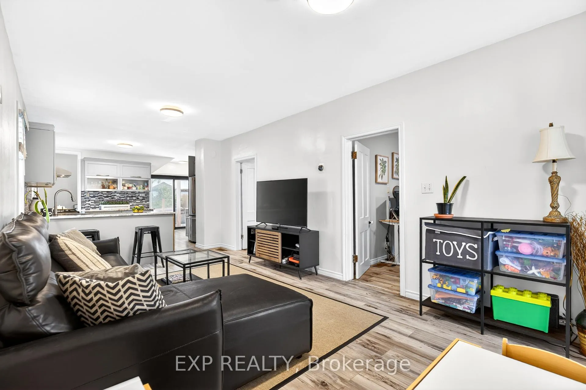 Photo 11 of 5 Elberta Street, St. Catharines, Facer — HOMEH