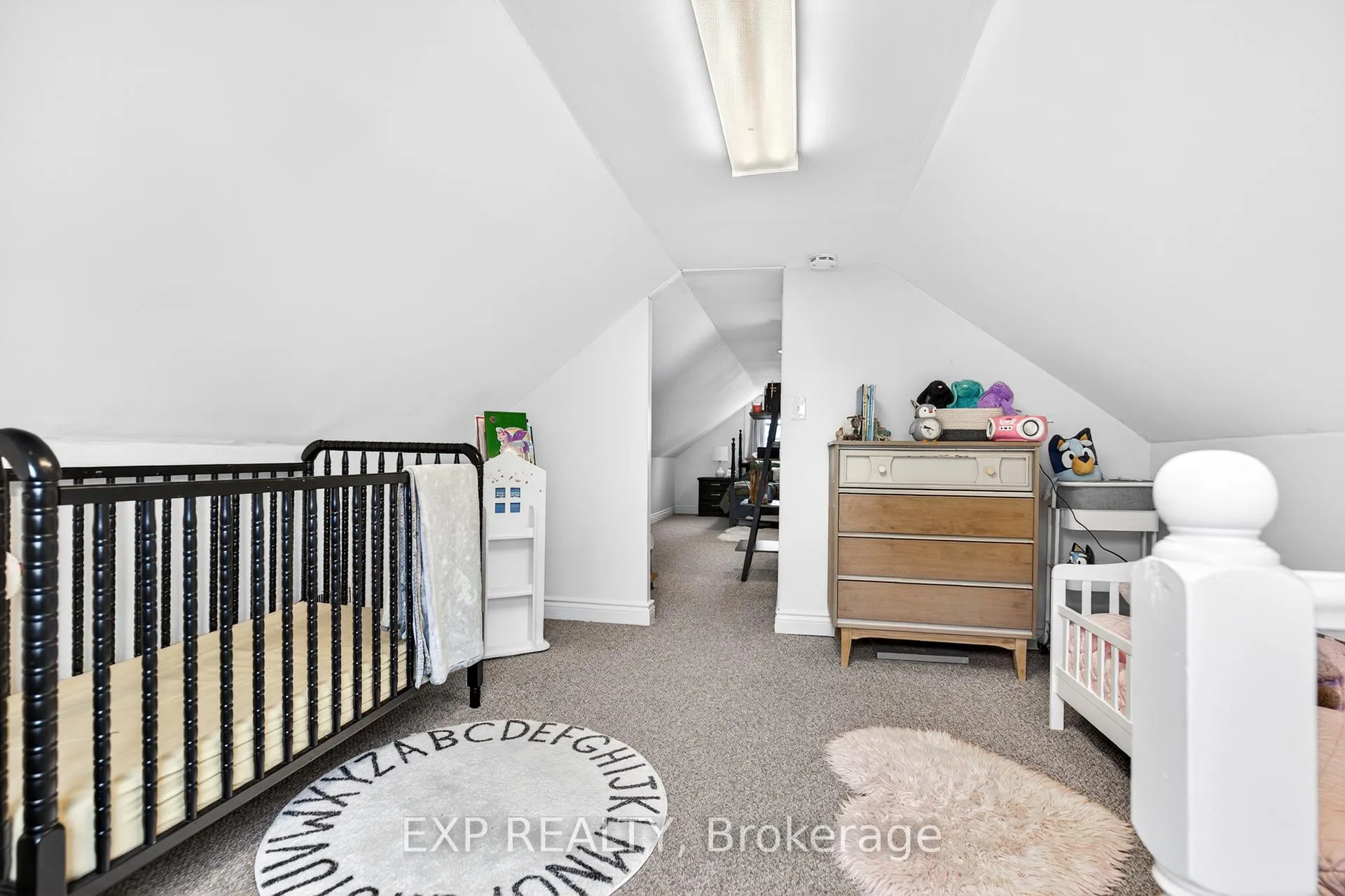 Photo 31 of 5 Elberta Street, St. Catharines, Facer — HOMEH