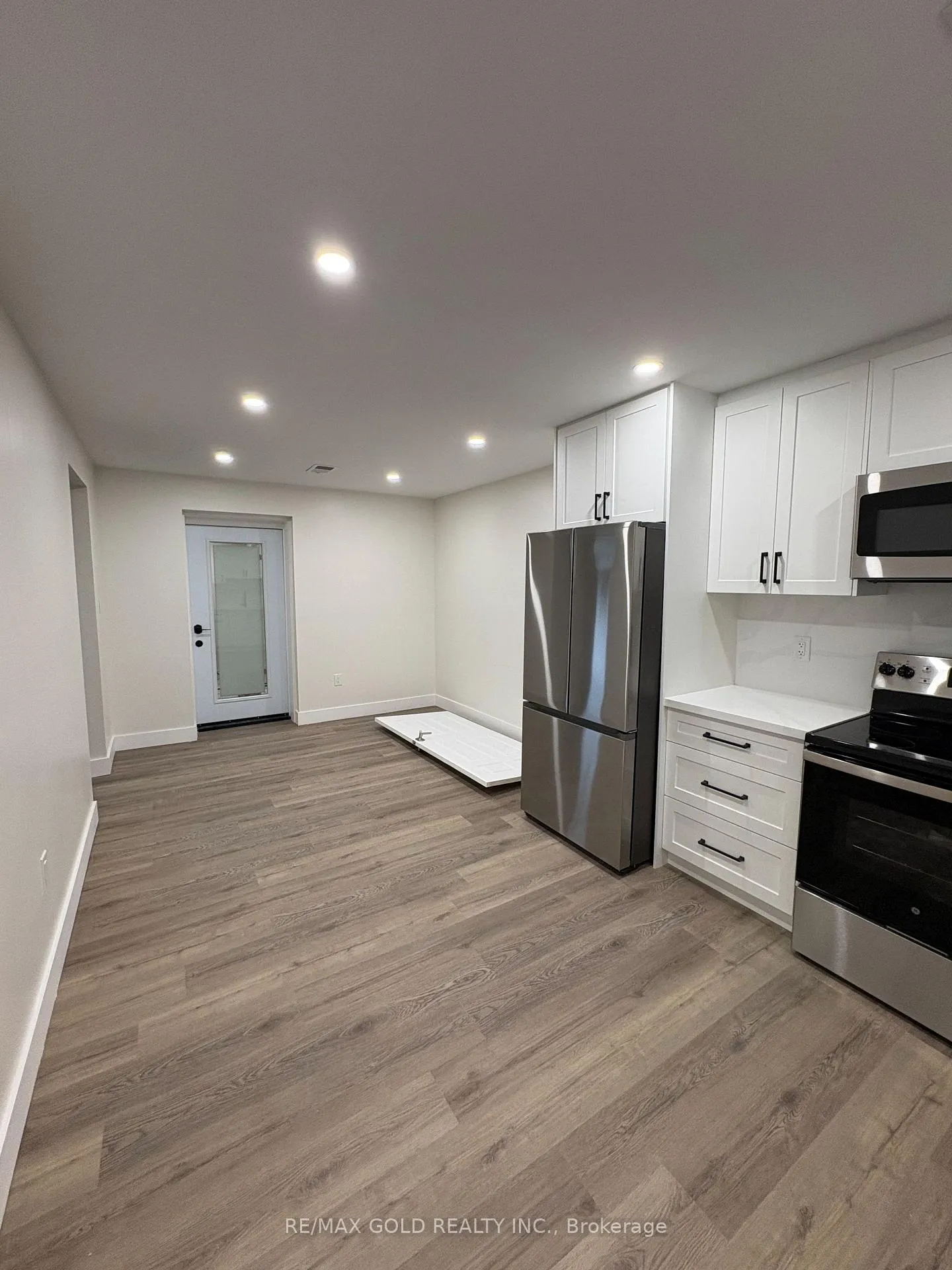 Photo 2 of Unit bsmt, 145 Riverhead Drive, Etobicoke, Rexdale-Kipling — HOMEH