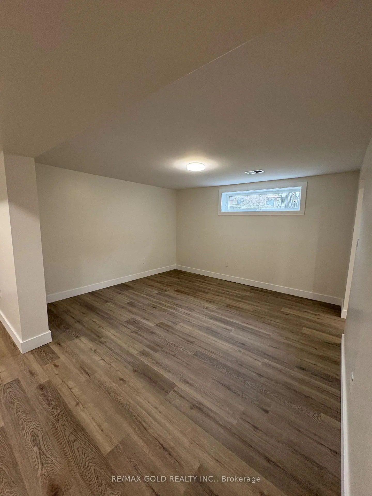Photo 4 of Unit bsmt, 145 Riverhead Drive, Etobicoke, Rexdale-Kipling — HOMEH