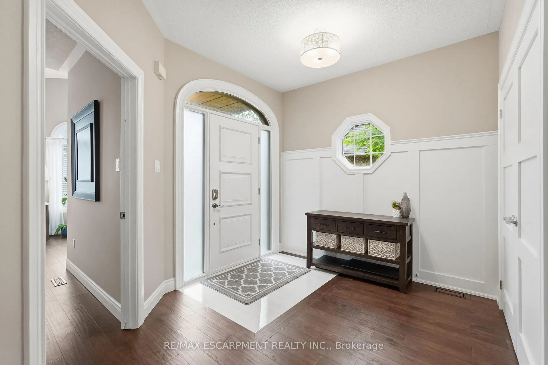 Photo 4 of 58 Anderson Court, Hamilton, Ancaster — HOMEH
