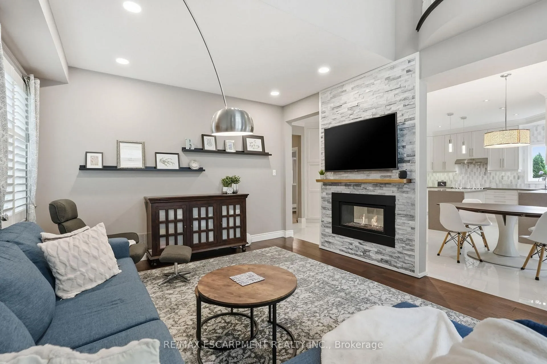 Photo 5 of 58 Anderson Court, Hamilton, Ancaster — HOMEH