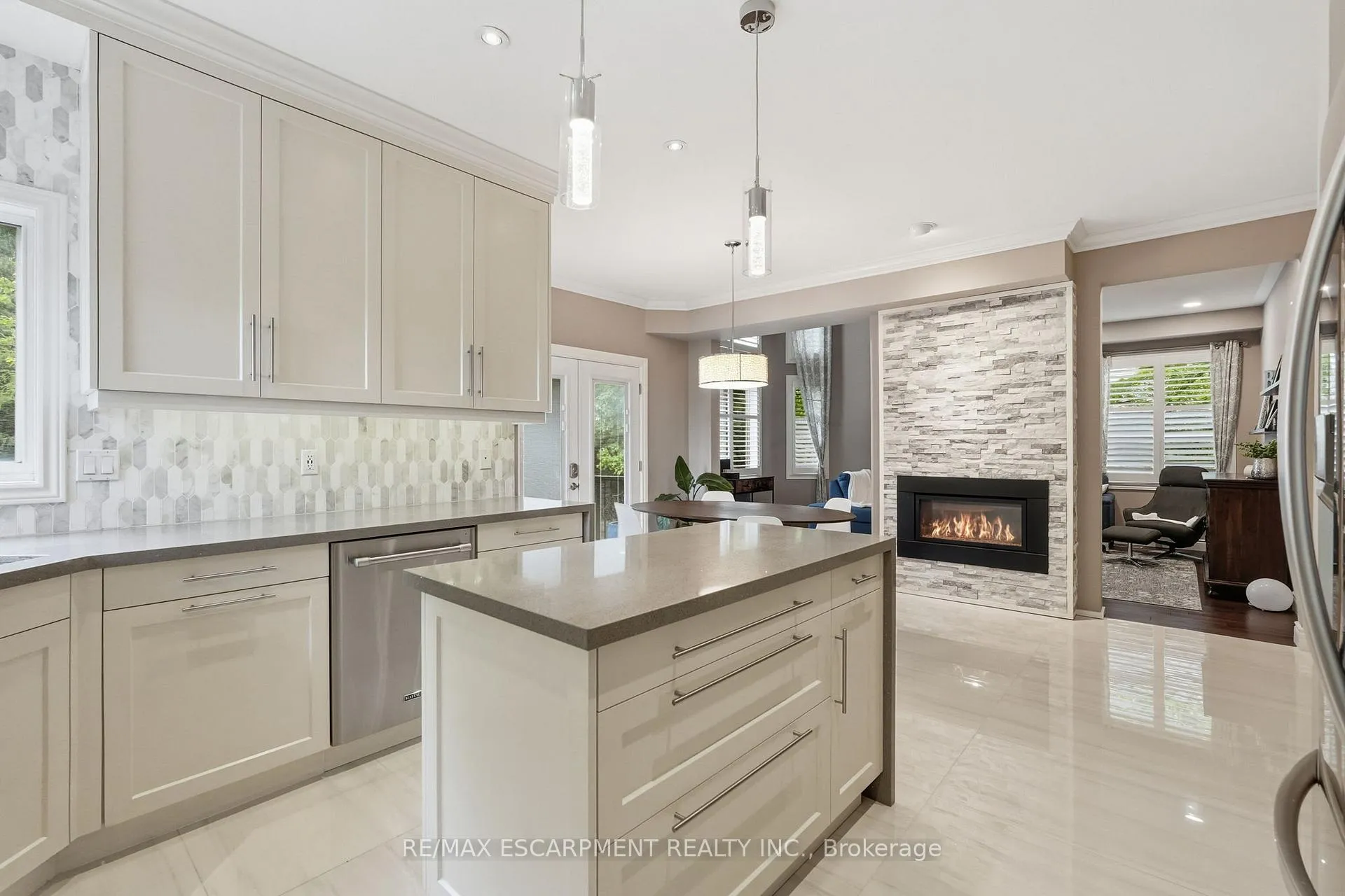 Photo 10 of 58 Anderson Court, Hamilton, Ancaster — HOMEH