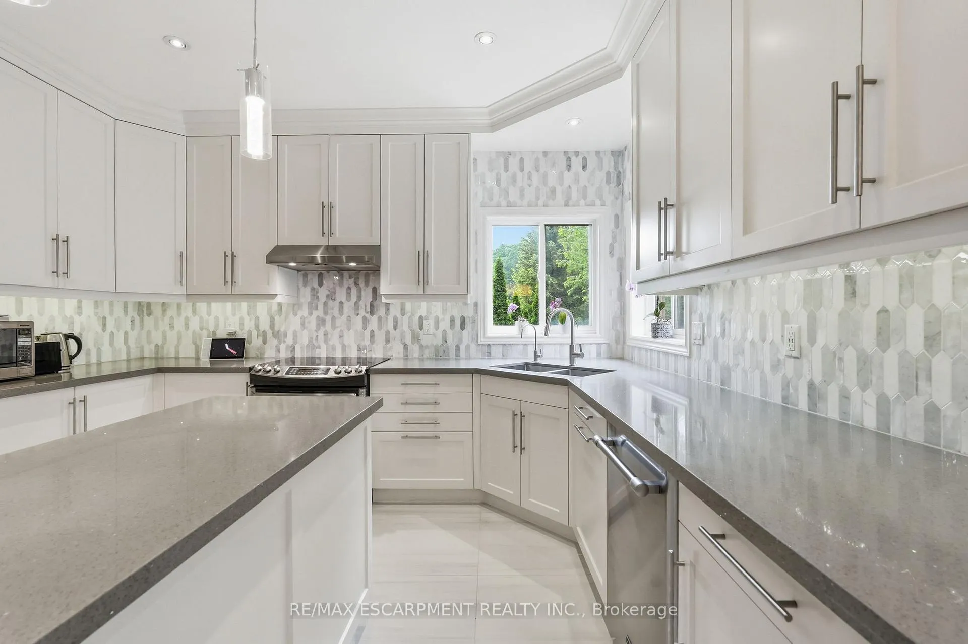 Photo 11 of 58 Anderson Court, Hamilton, Ancaster — HOMEH