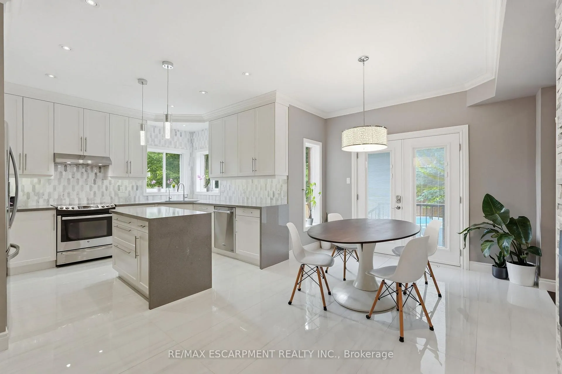 Photo 12 of 58 Anderson Court, Hamilton, Ancaster — HOMEH
