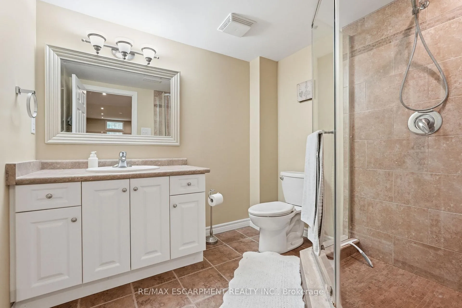 Photo 40 of 58 Anderson Court, Hamilton, Ancaster — HOMEH
